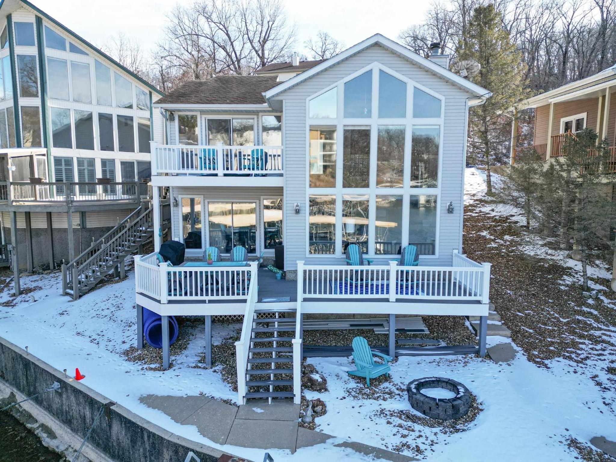 Amazing Wall of Windows, Swim Dock & Pet Friendly