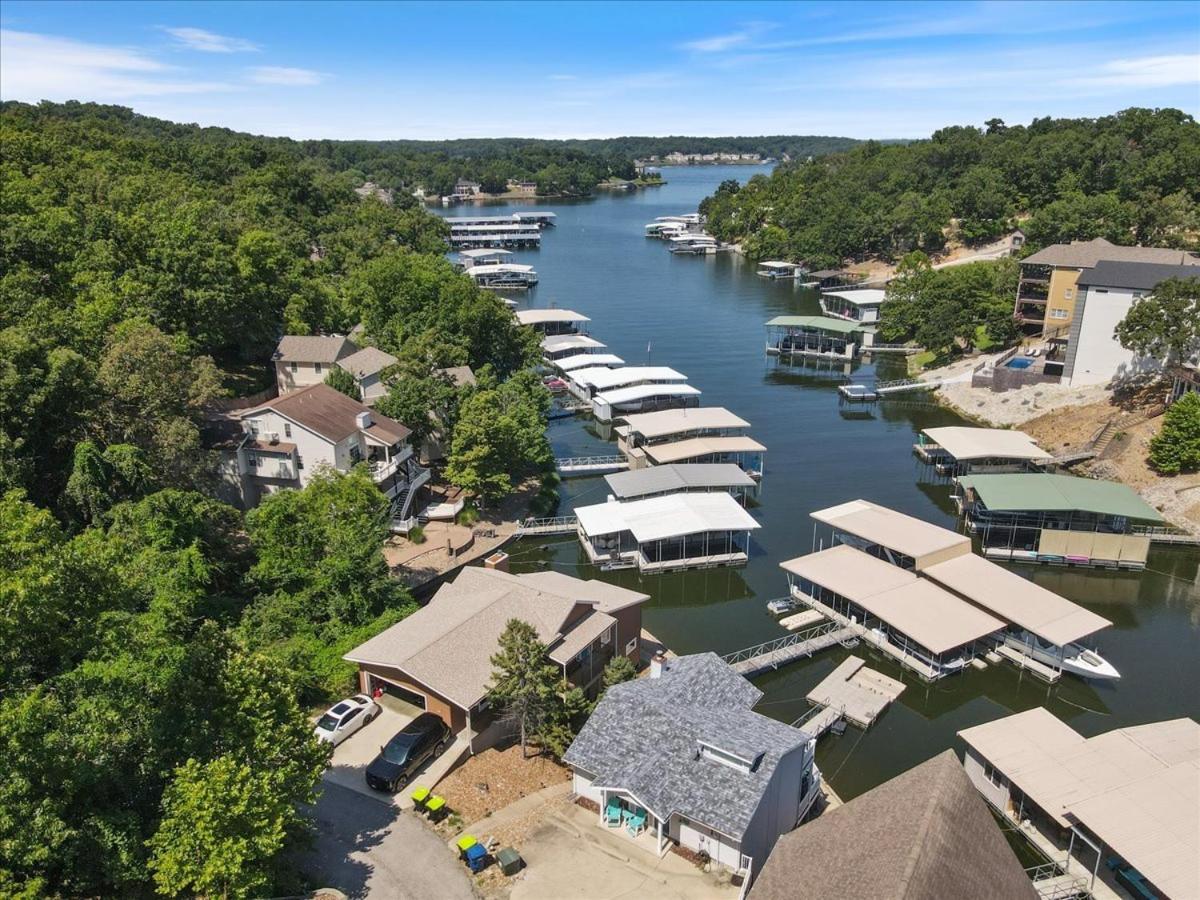 Amazing Wall of Windows, Swim Dock & Pet Friendly