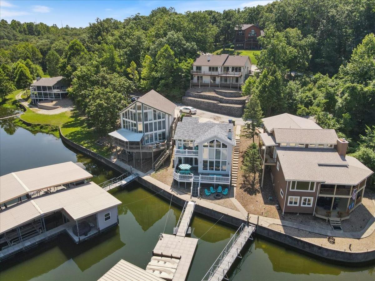 Amazing Wall of Windows, Swim Dock & Pet Friendly