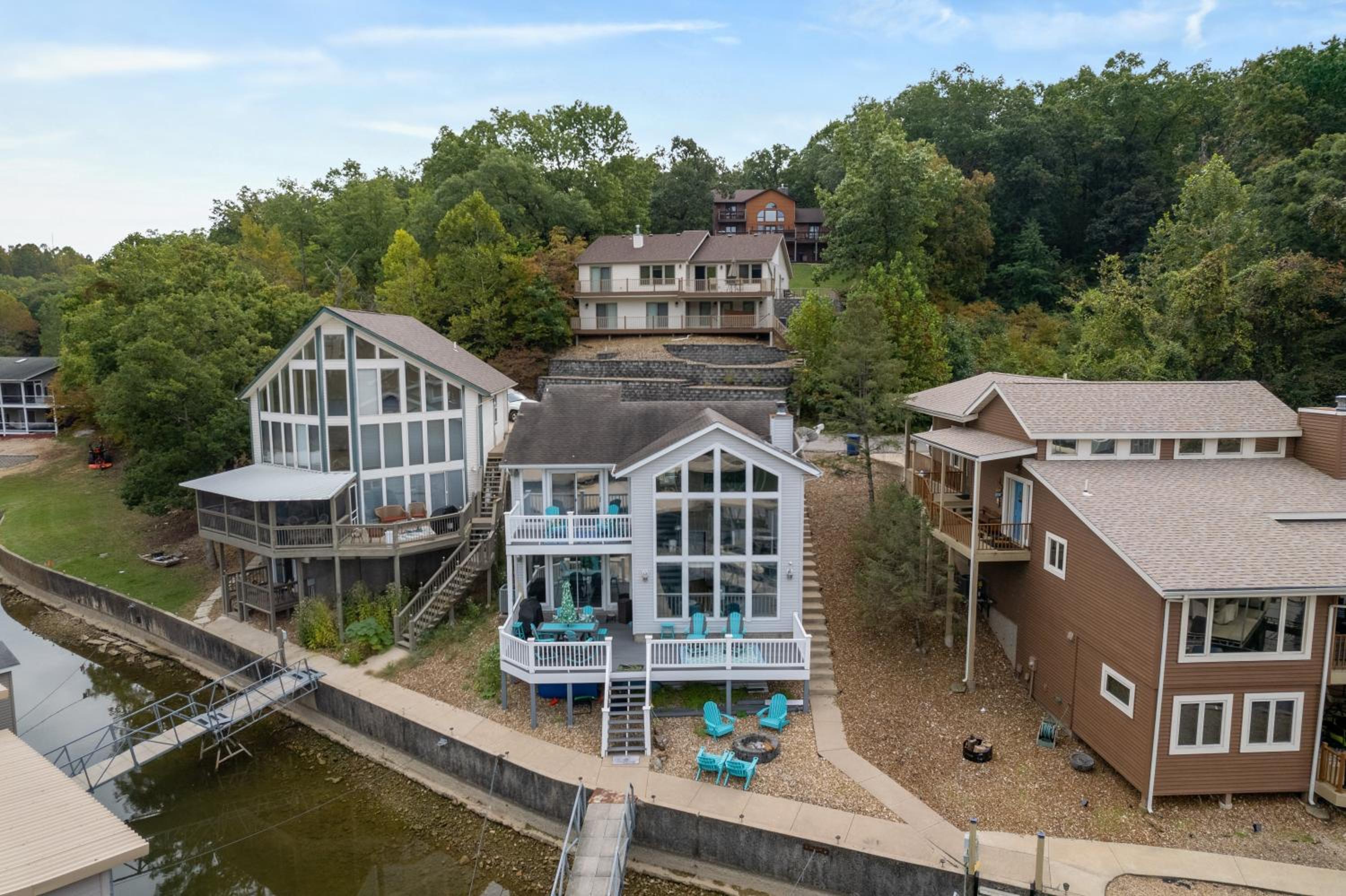 Amazing Wall of Windows, Swim Dock & Pet Friendly