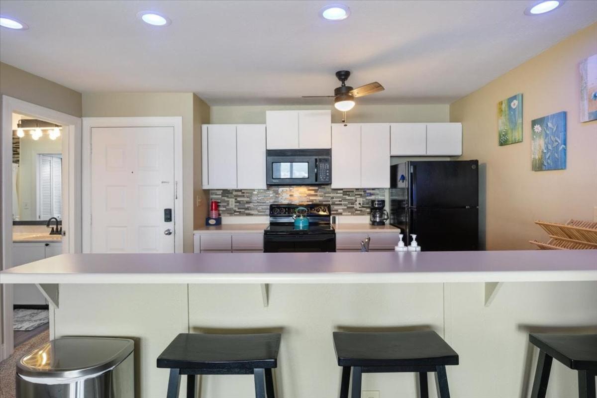 Cozy Pet-Friendly Condo w/ Pool