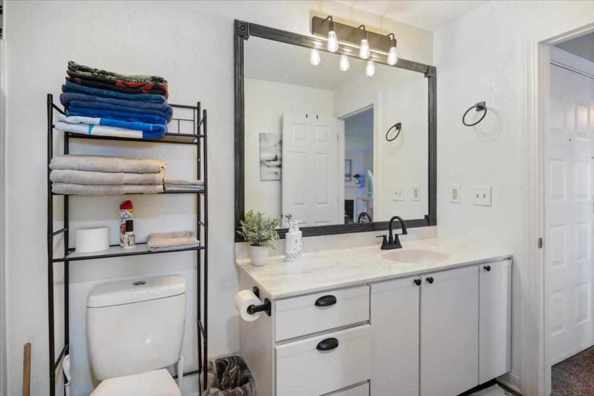 Cozy Pet-Friendly Condo w/ Pool