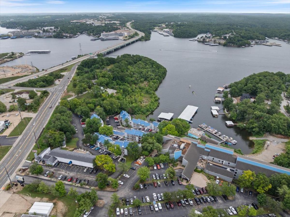 Cozy Pet-Friendly Condo w/ Pool