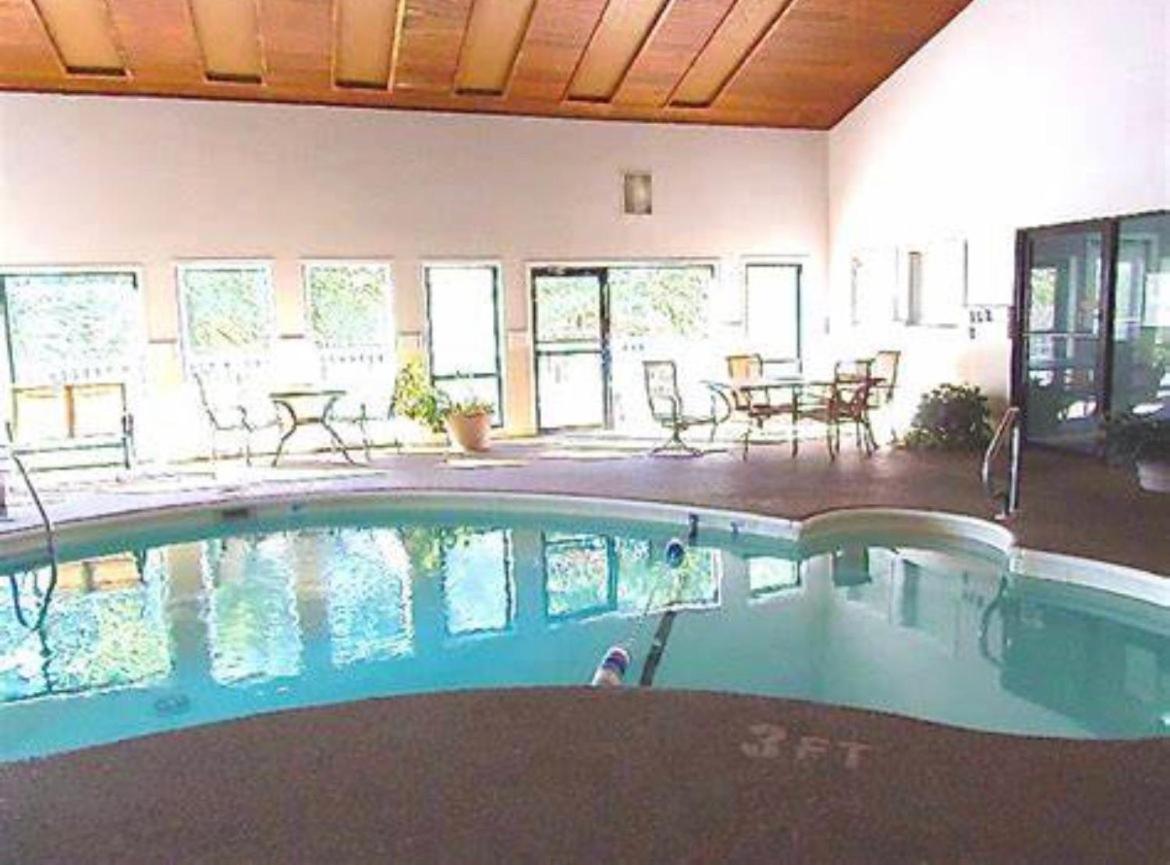 Amazing Lakefront Pool On Coveted Horseshoe Bend!