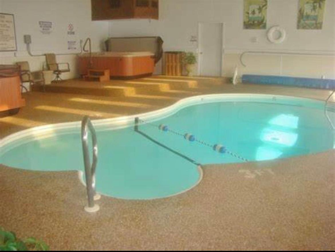 Amazing Lakefront Pool On Coveted Horseshoe Bend!