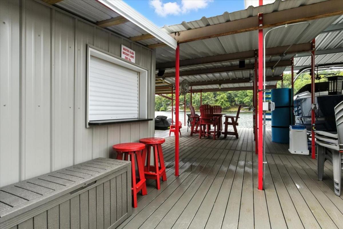 Garage Parking, Slide, Kayaks & Fun at 10MM