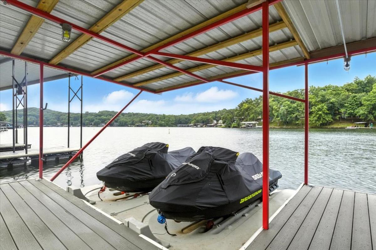 Garage Parking, Slide, Kayaks & Fun at 10MM