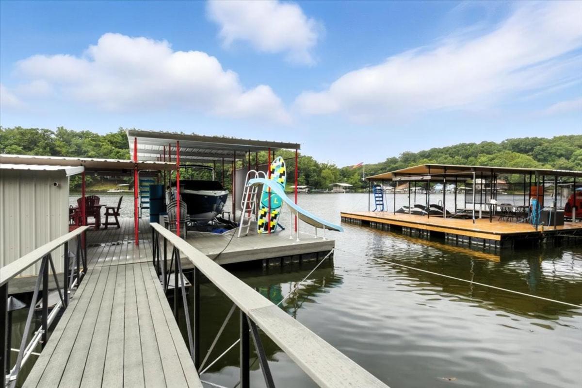 Garage Parking, Slide, Kayaks & Fun at 10MM
