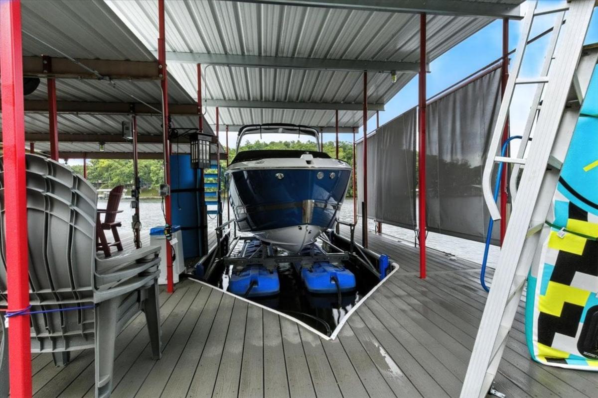 Garage Parking, Slide, Kayaks & Fun at 10MM