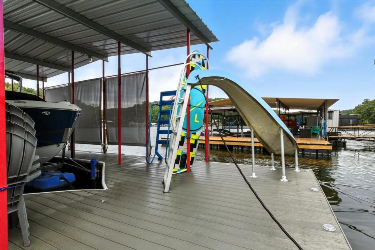 Garage Parking, Slide, Kayaks & Fun at 10MM