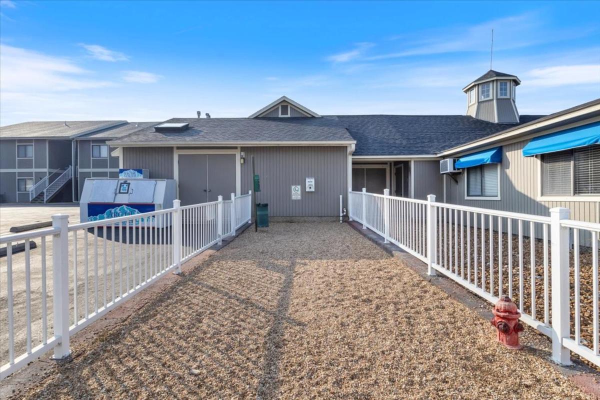 Family Fun at Lake Vibin' Lazy Days Osage Beach w/ 2 Pools, Playground, Games & Calm Water