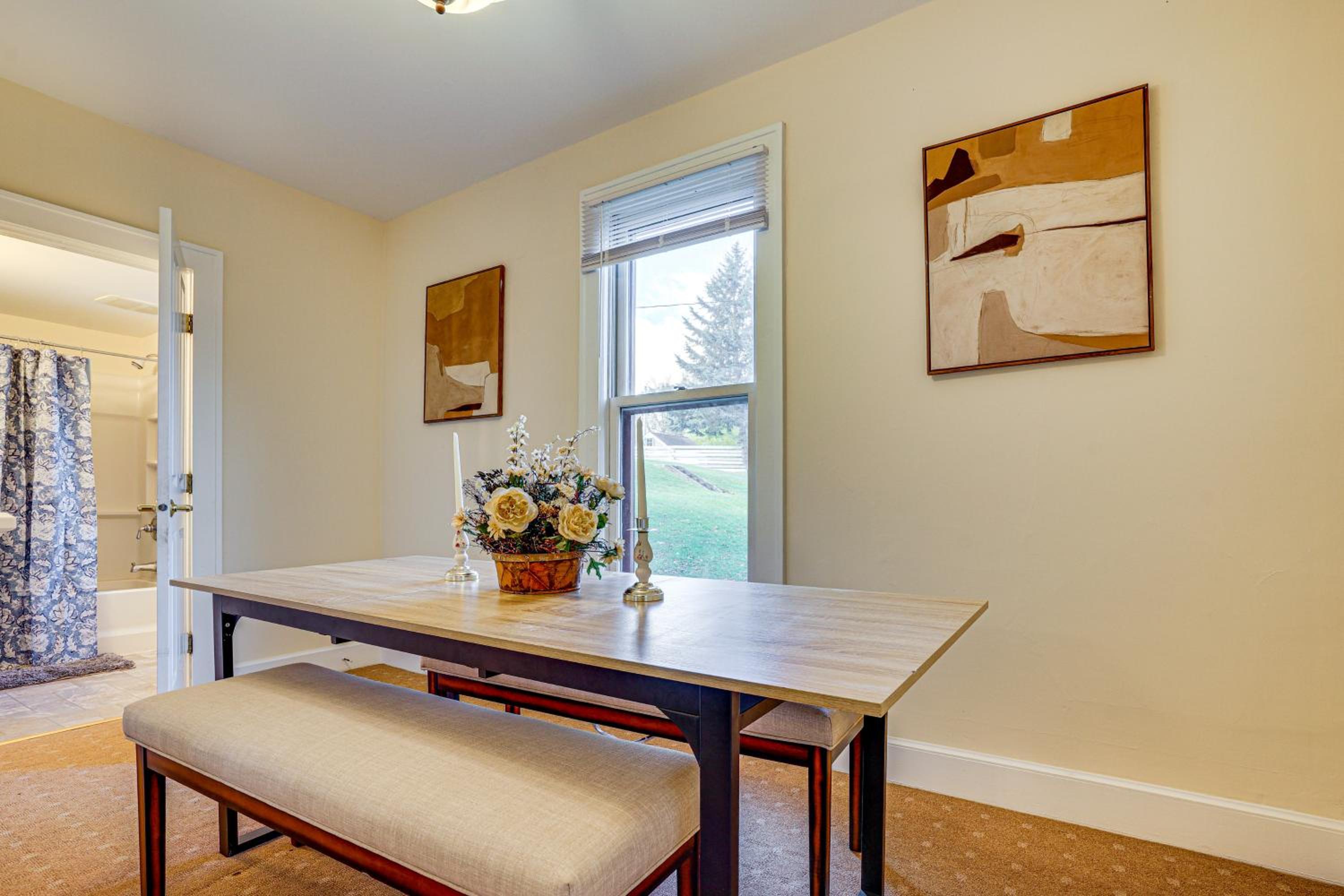 Near Colleges Pet-Friendly Duplex in Northfield!