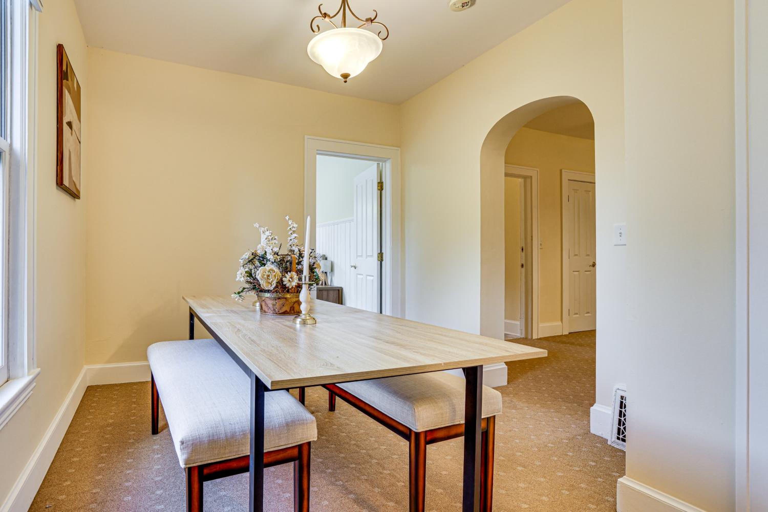 Near Colleges Pet-Friendly Duplex in Northfield!