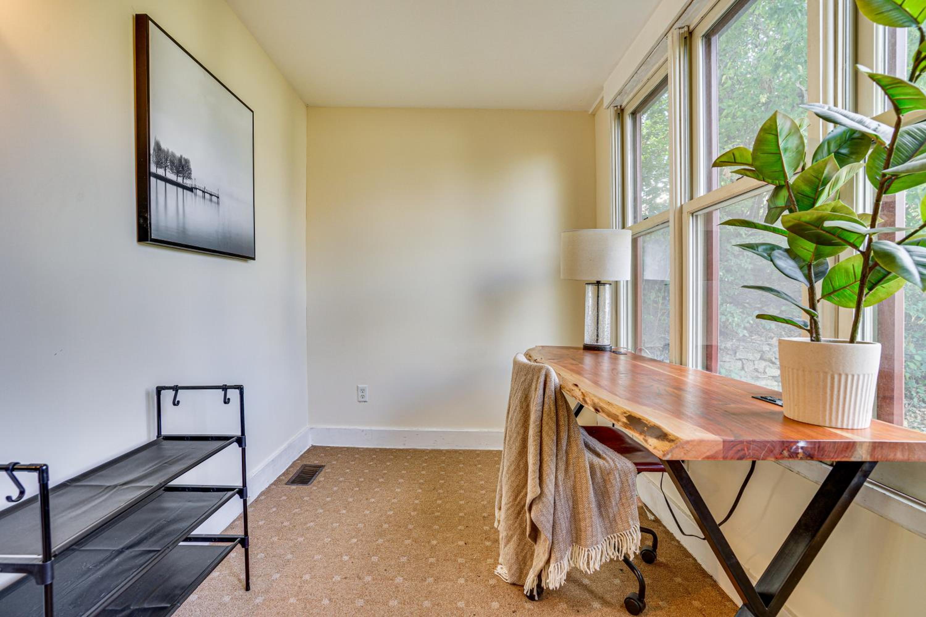 Near Colleges Pet-Friendly Duplex in Northfield!