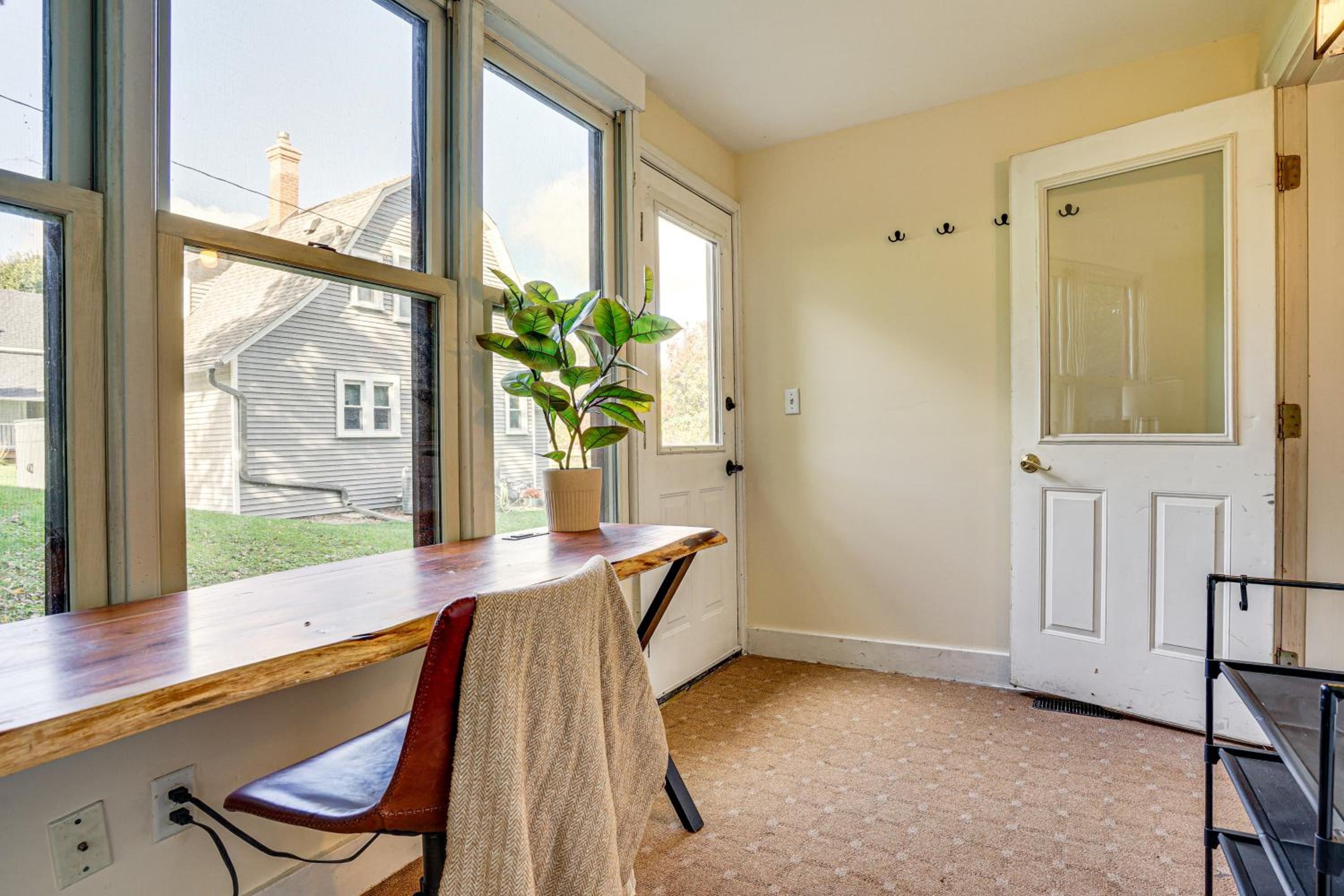 Near Colleges Pet-Friendly Duplex in Northfield!