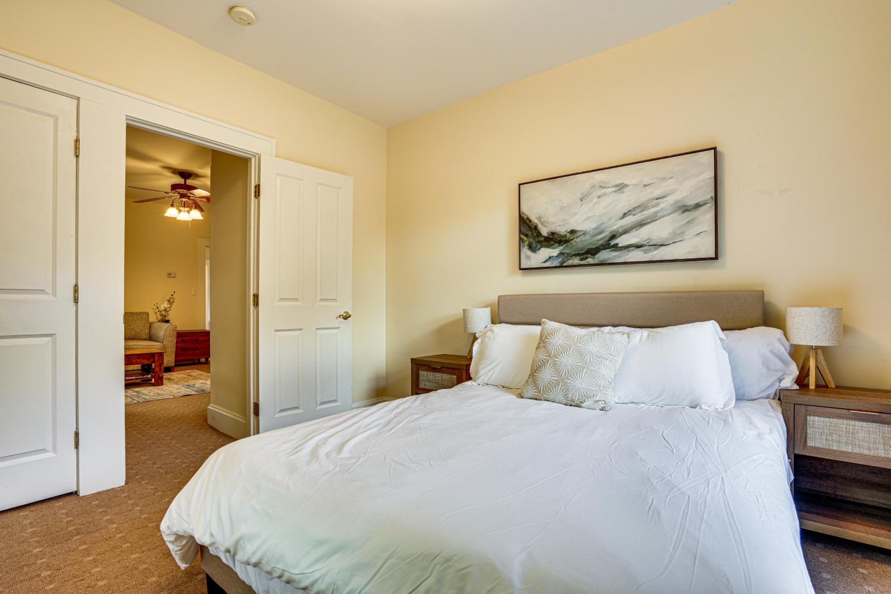 Near Colleges Pet-Friendly Duplex in Northfield!
