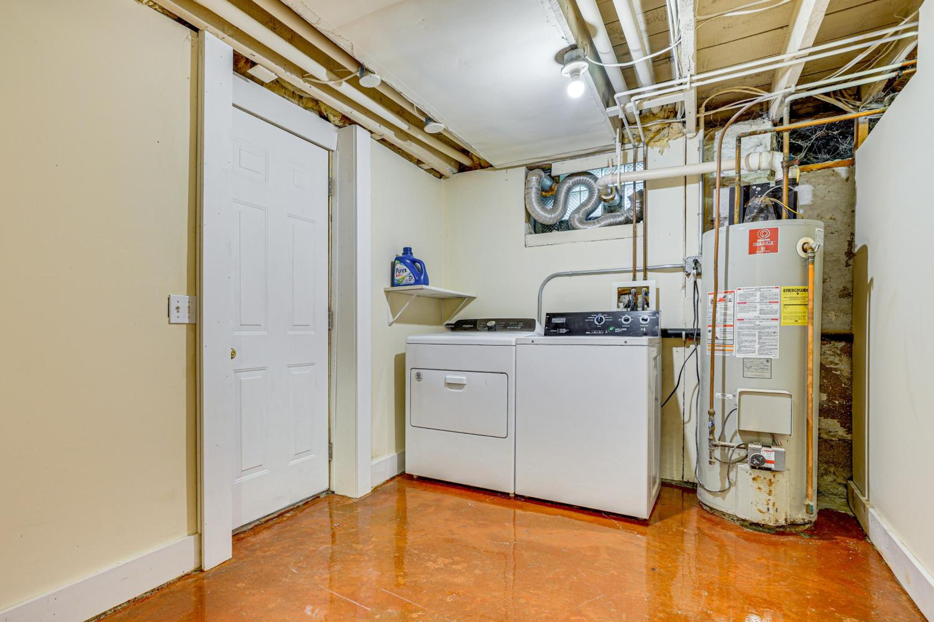Near Colleges Pet-Friendly Duplex in Northfield!