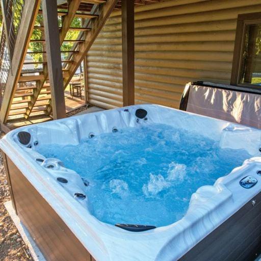 Hot Tub, Fire Pit, Awesome Loft & Amazing Views!