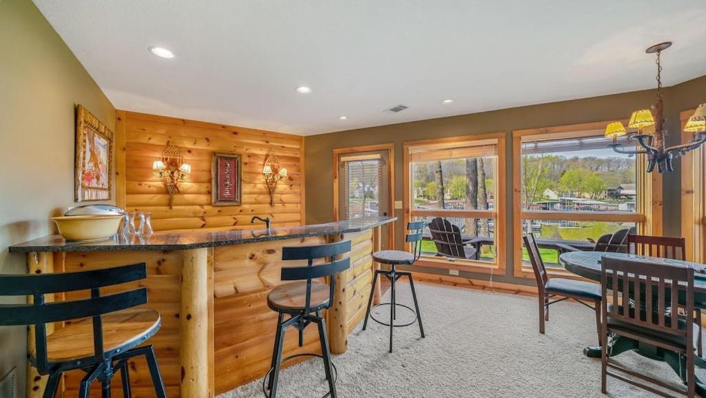 Hot Tub, Fire Pit, Awesome Loft & Amazing Views!