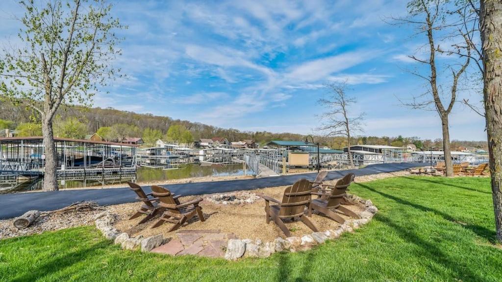 Hot Tub, Fire Pit, Awesome Loft & Amazing Views!