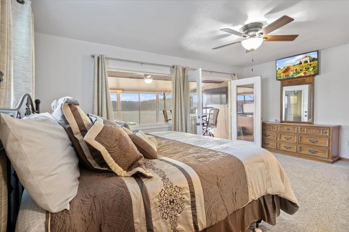 Newly Updated Interior, Sunroom w/ Hot Tub, Deck, Deep Water Dock, Boat & PWC Slips