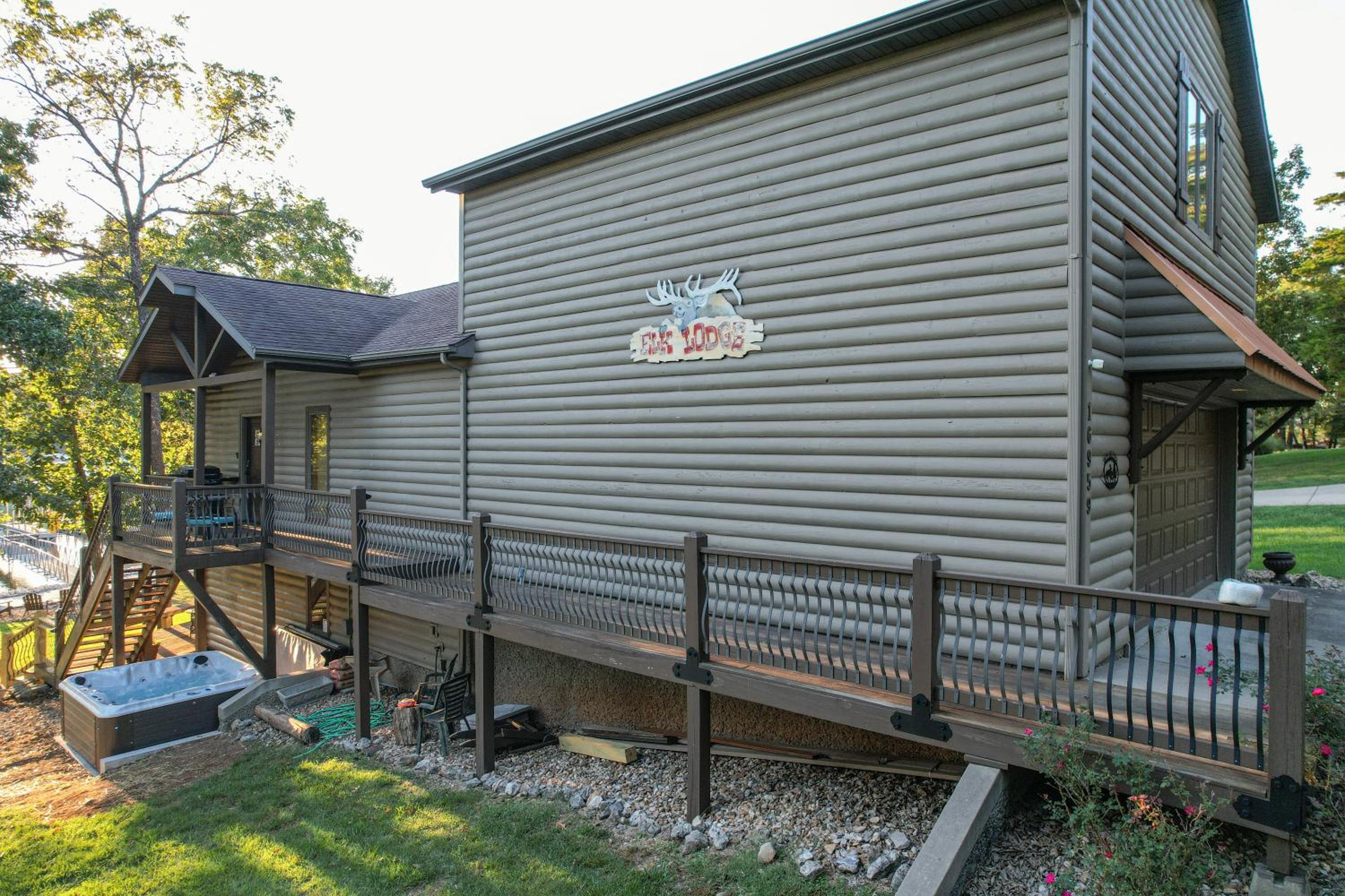 Hot Tub, Fire Pit, Awesome Loft & Amazing Views!