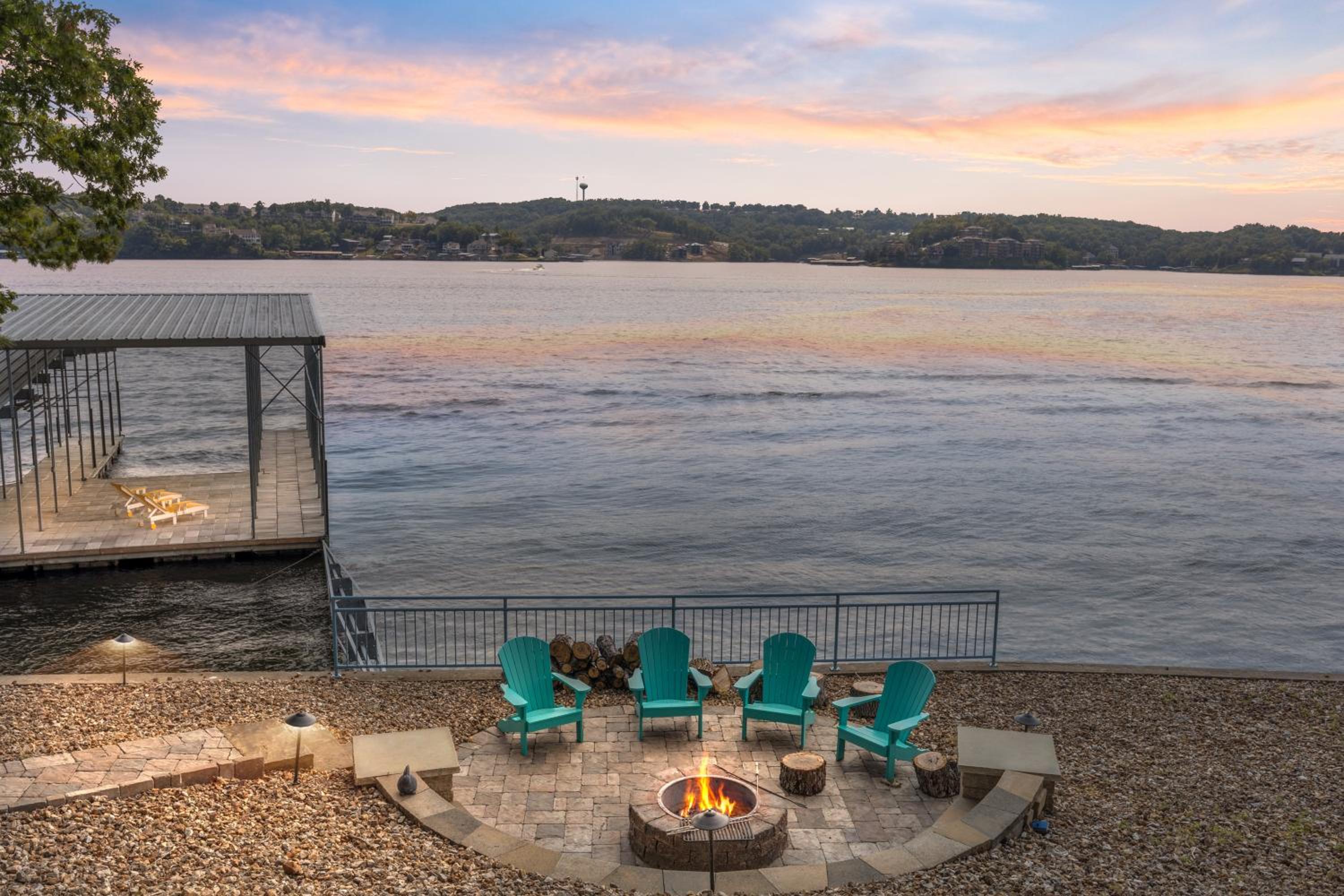 Pet-Friendly Home In The Main Channel w/ Breathtaking Sunsets & Lake Views