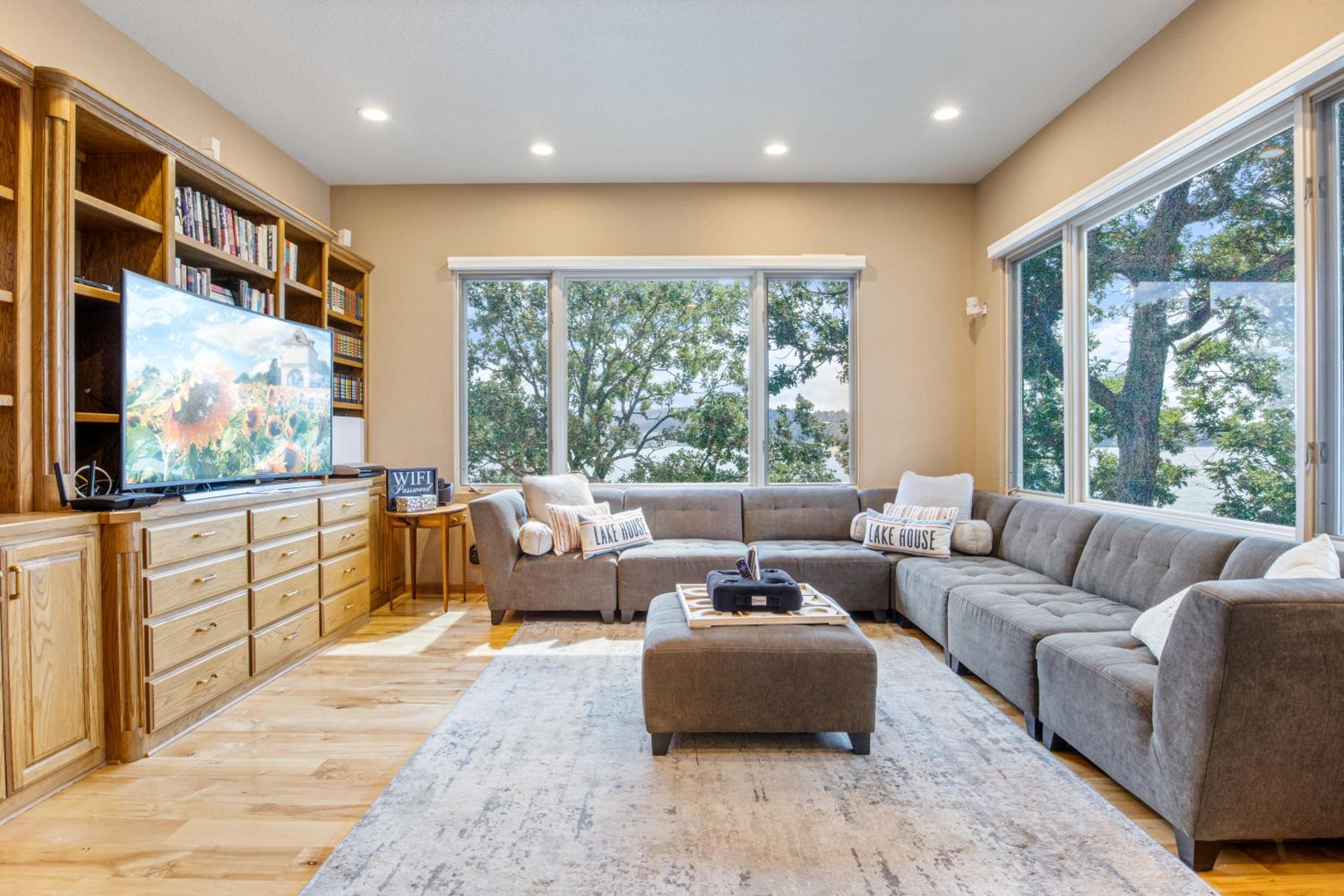 Pet-Friendly Home In The Main Channel w/ Breathtaking Sunsets & Lake Views