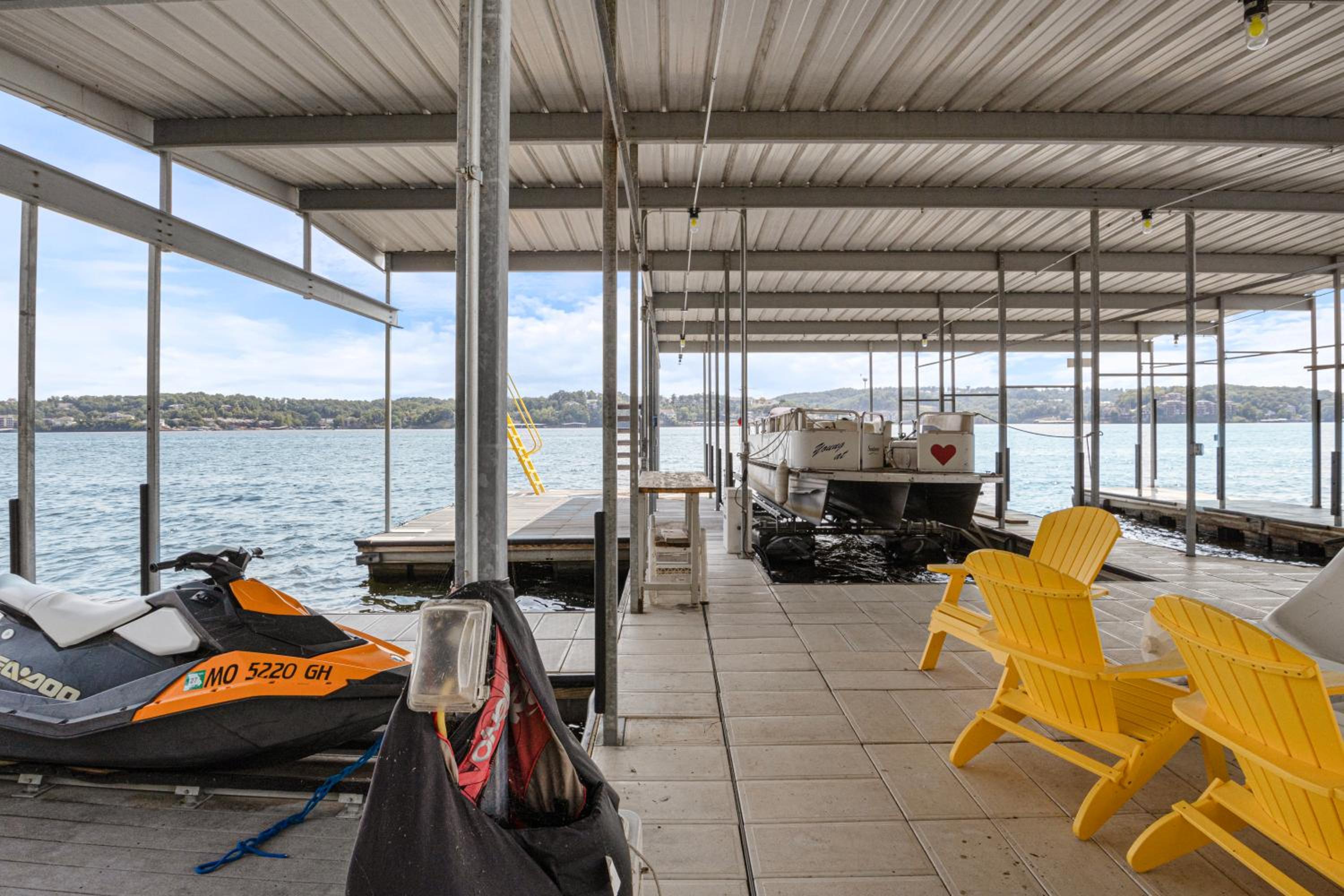 Pet-Friendly Home In The Main Channel w/ Breathtaking Sunsets & Lake Views