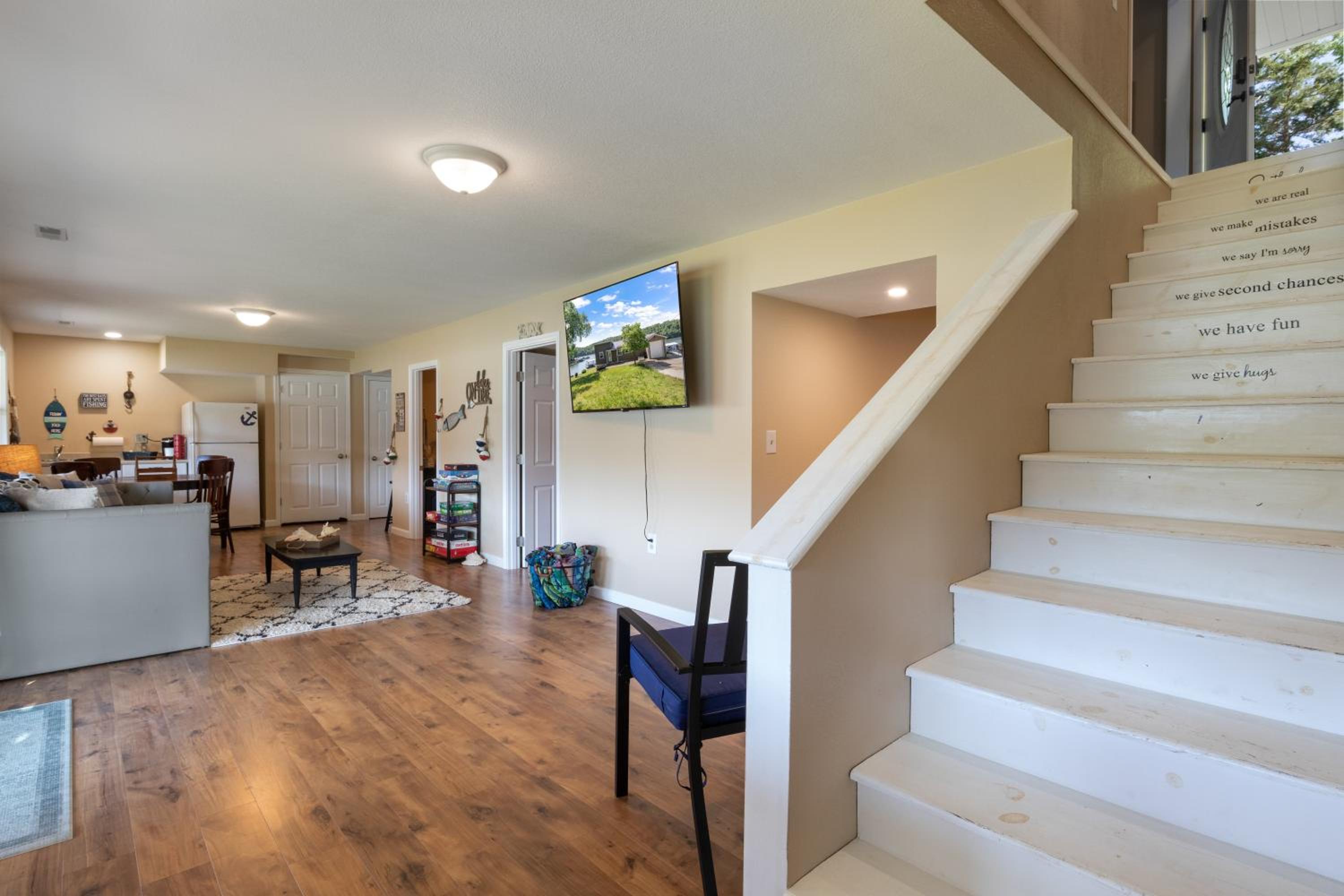 Huge Lakefront Yard, Private Dock - Amazing Views!