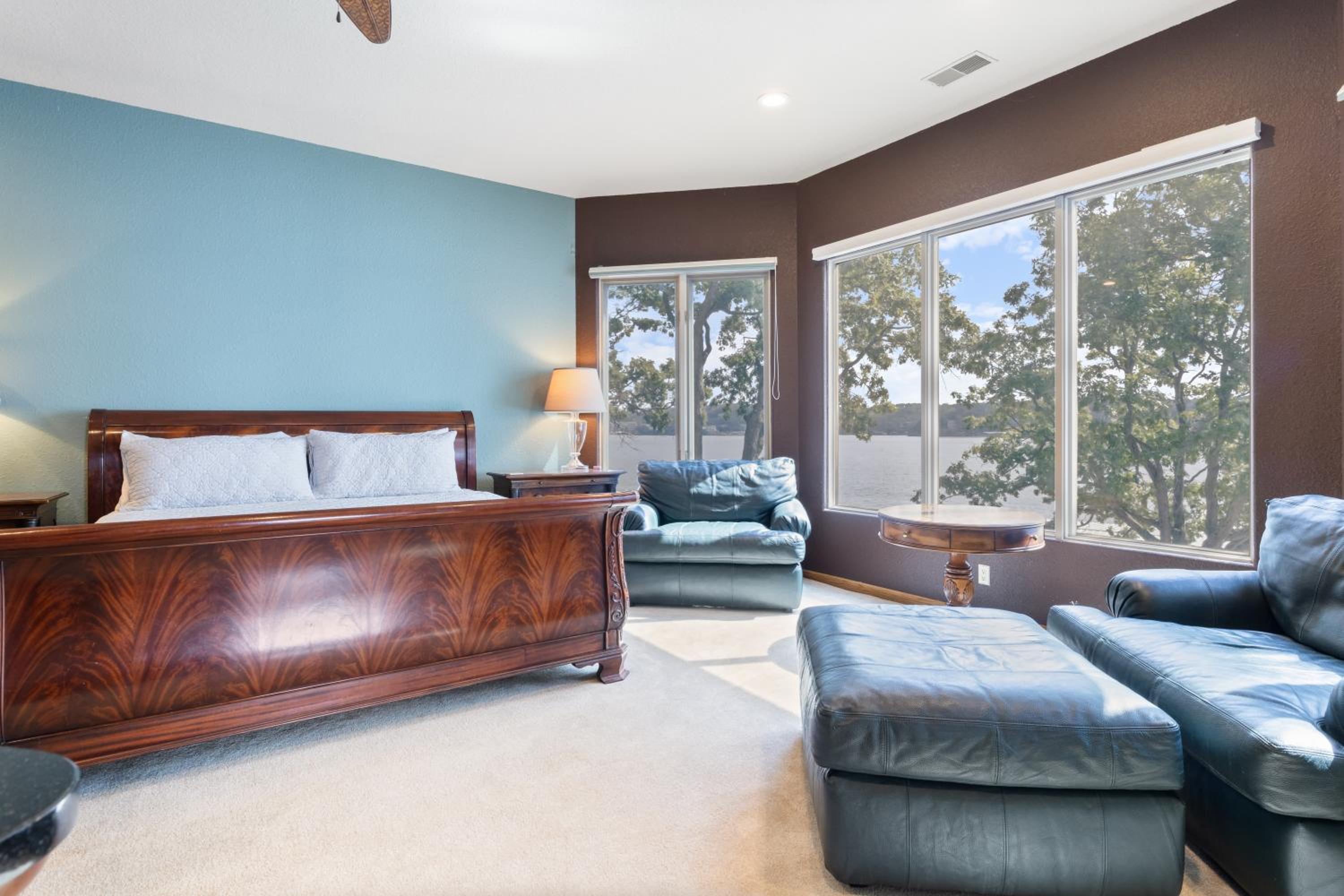 Pet-Friendly Home In The Main Channel w/ Breathtaking Sunsets & Lake Views