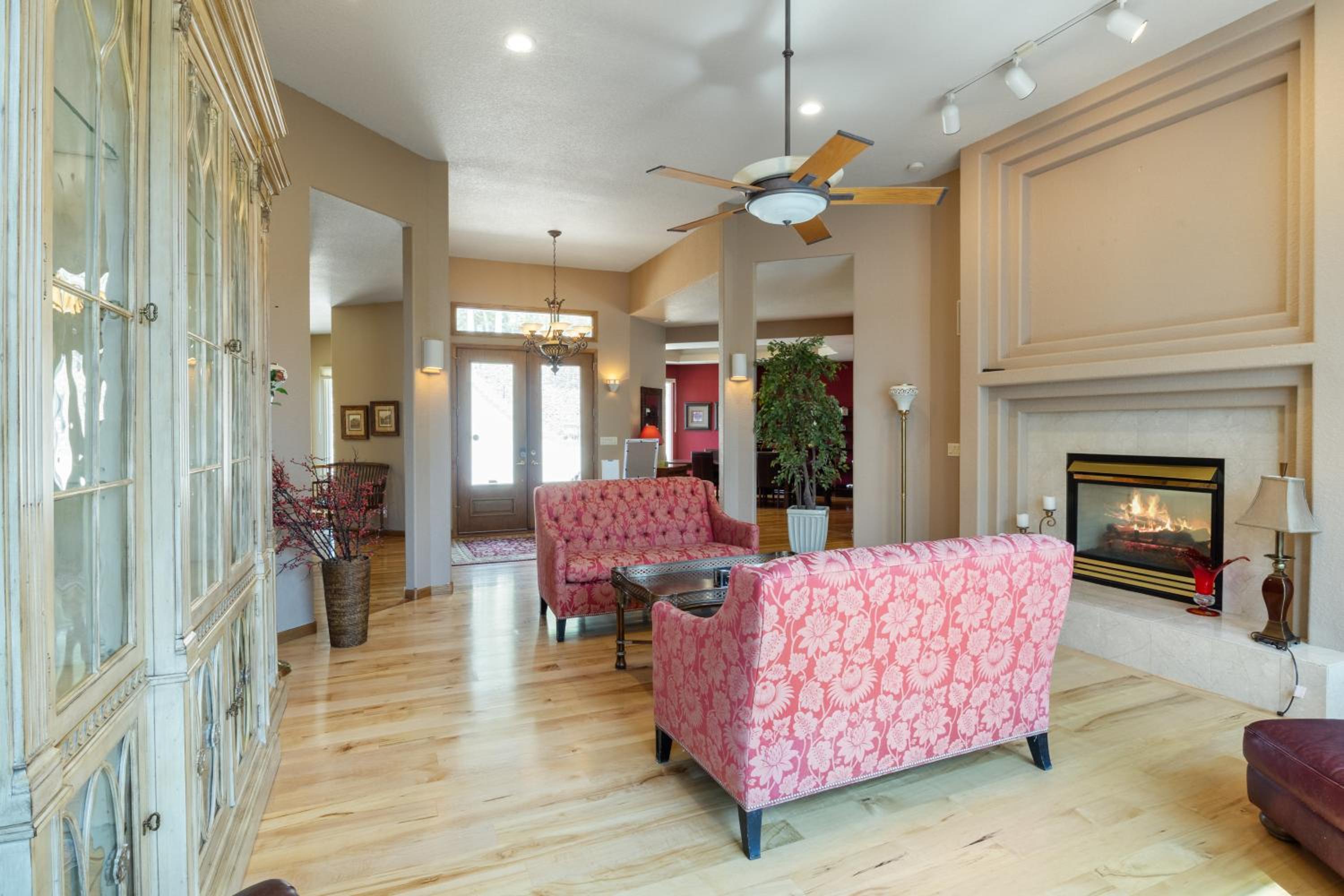Pet-Friendly Home In The Main Channel w/ Breathtaking Sunsets & Lake Views
