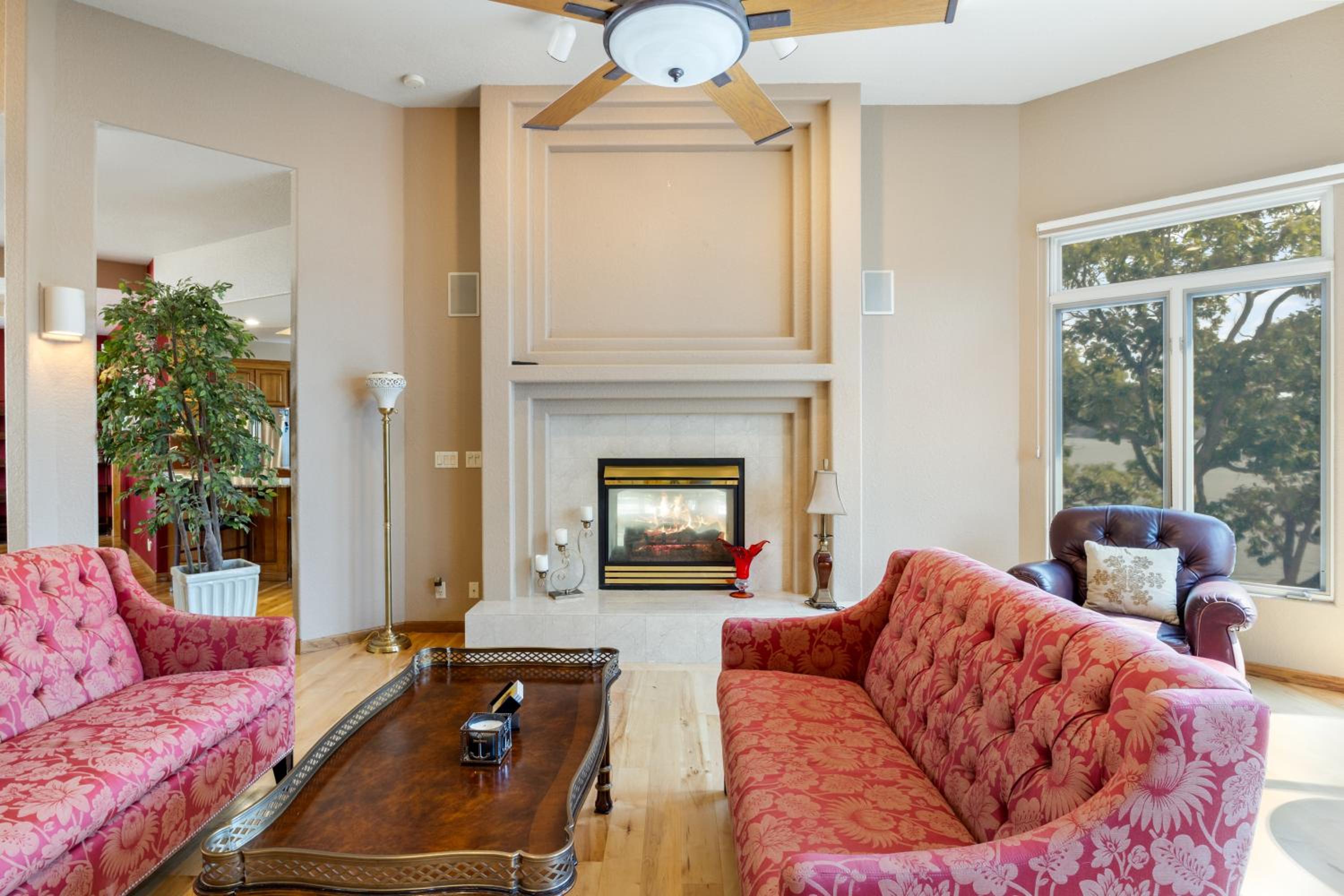 Pet-Friendly Home In The Main Channel w/ Breathtaking Sunsets & Lake Views