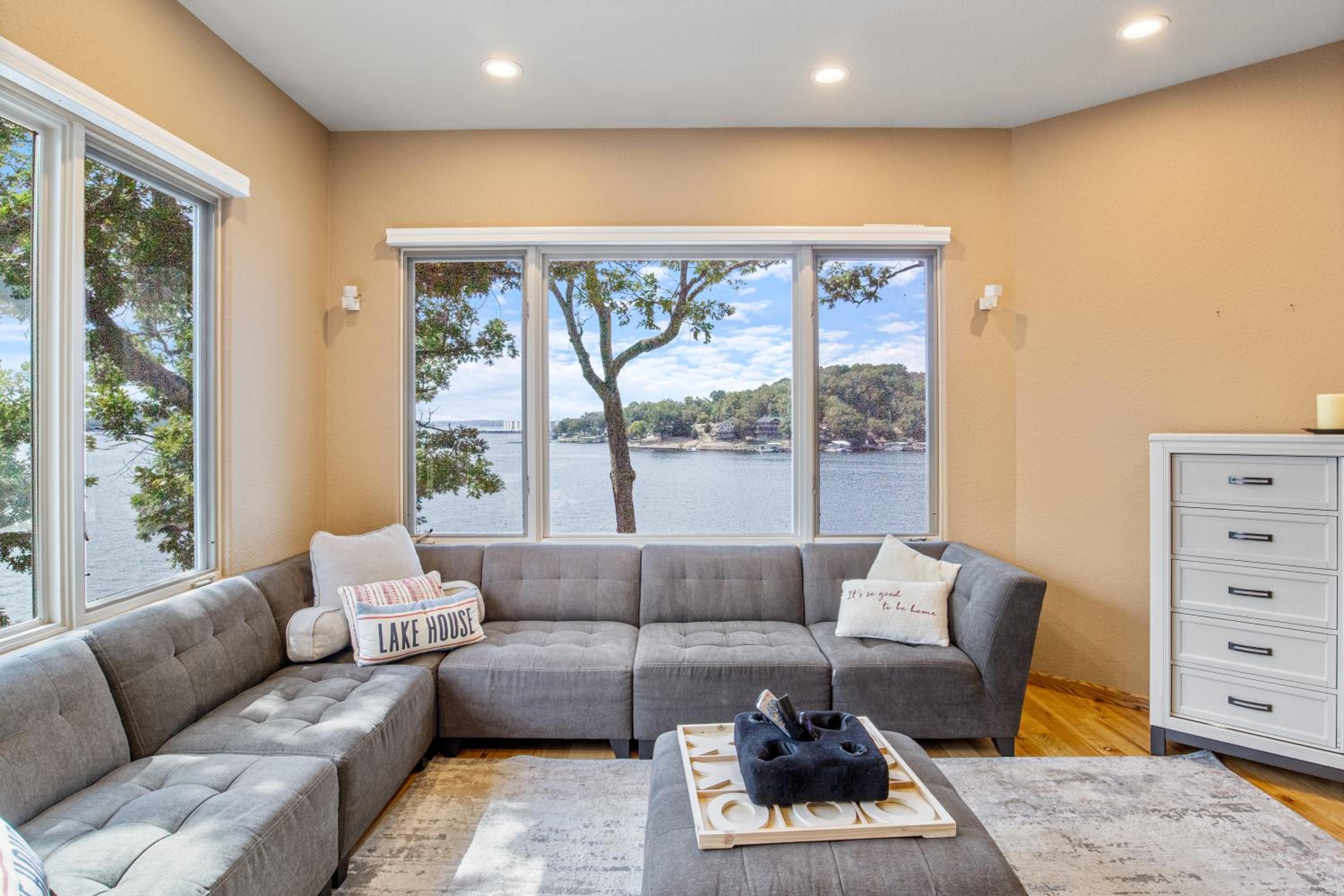 Pet-Friendly Home In The Main Channel w/ Breathtaking Sunsets & Lake Views