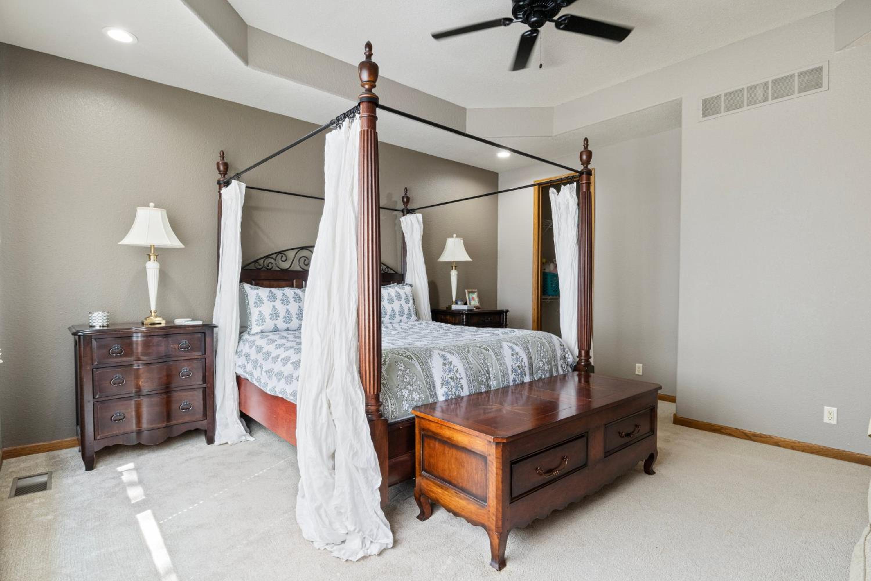 Pet-Friendly Home In The Main Channel w/ Breathtaking Sunsets & Lake Views