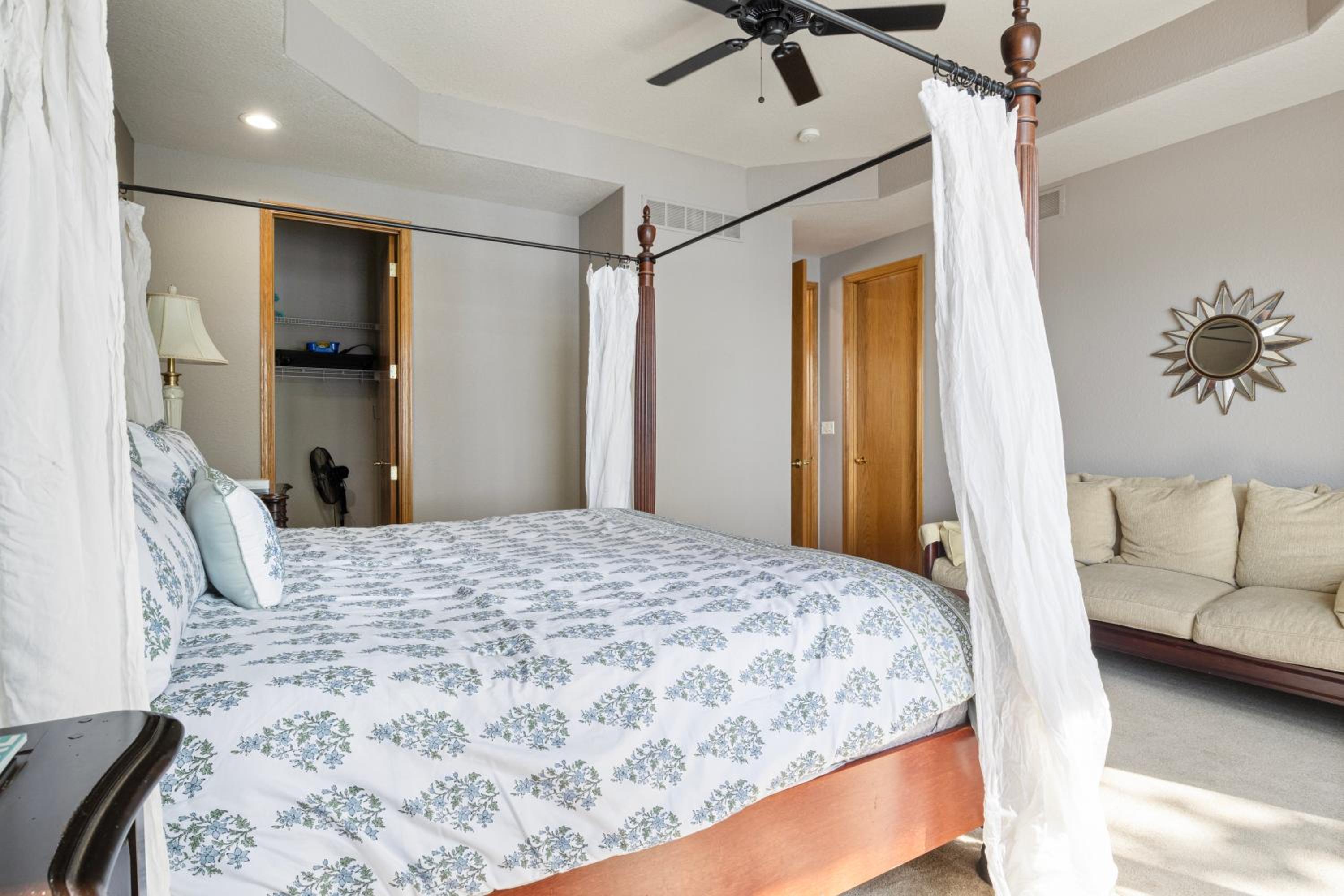 Pet-Friendly Home In The Main Channel w/ Breathtaking Sunsets & Lake Views