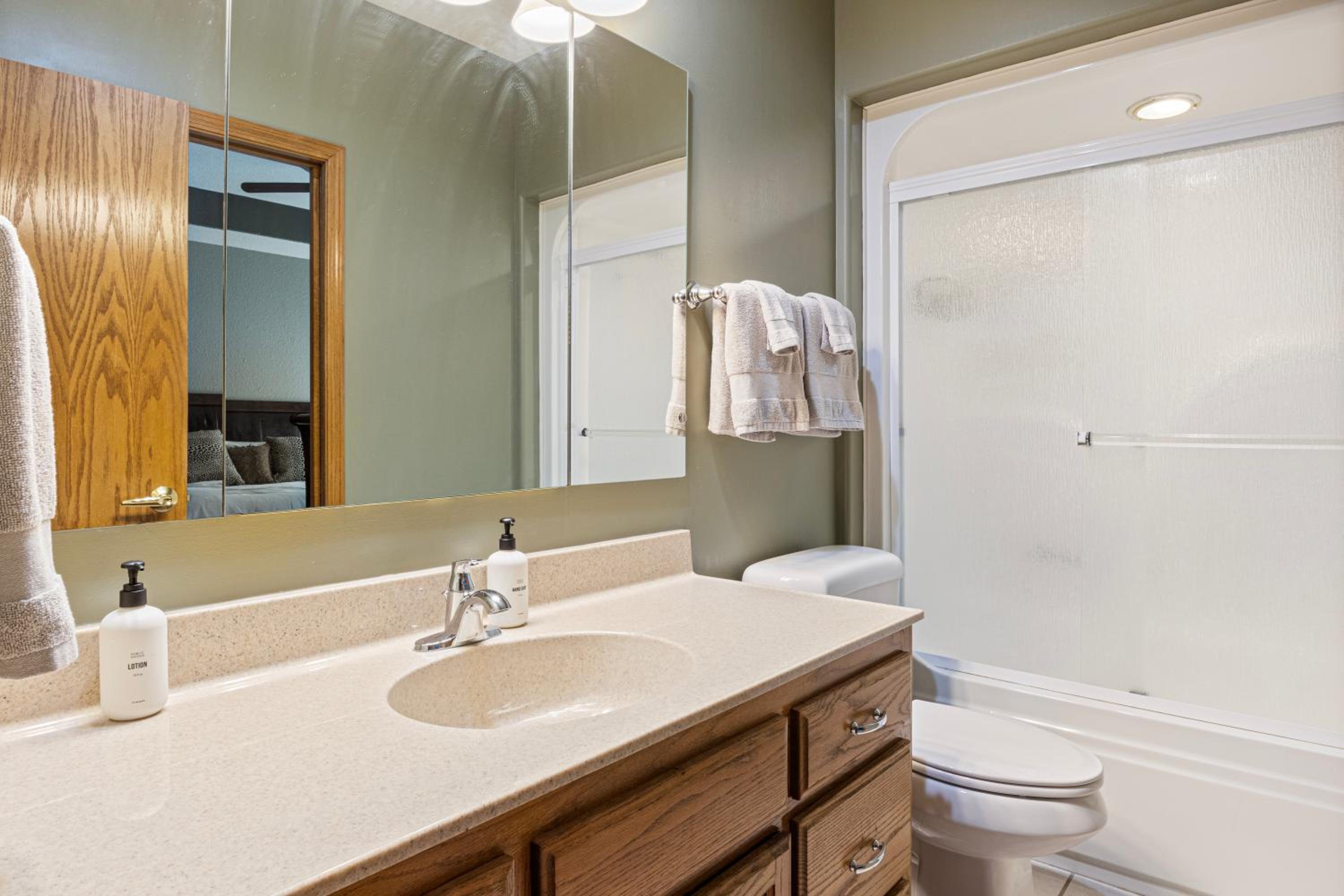 Pet-Friendly Home In The Main Channel w/ Breathtaking Sunsets & Lake Views