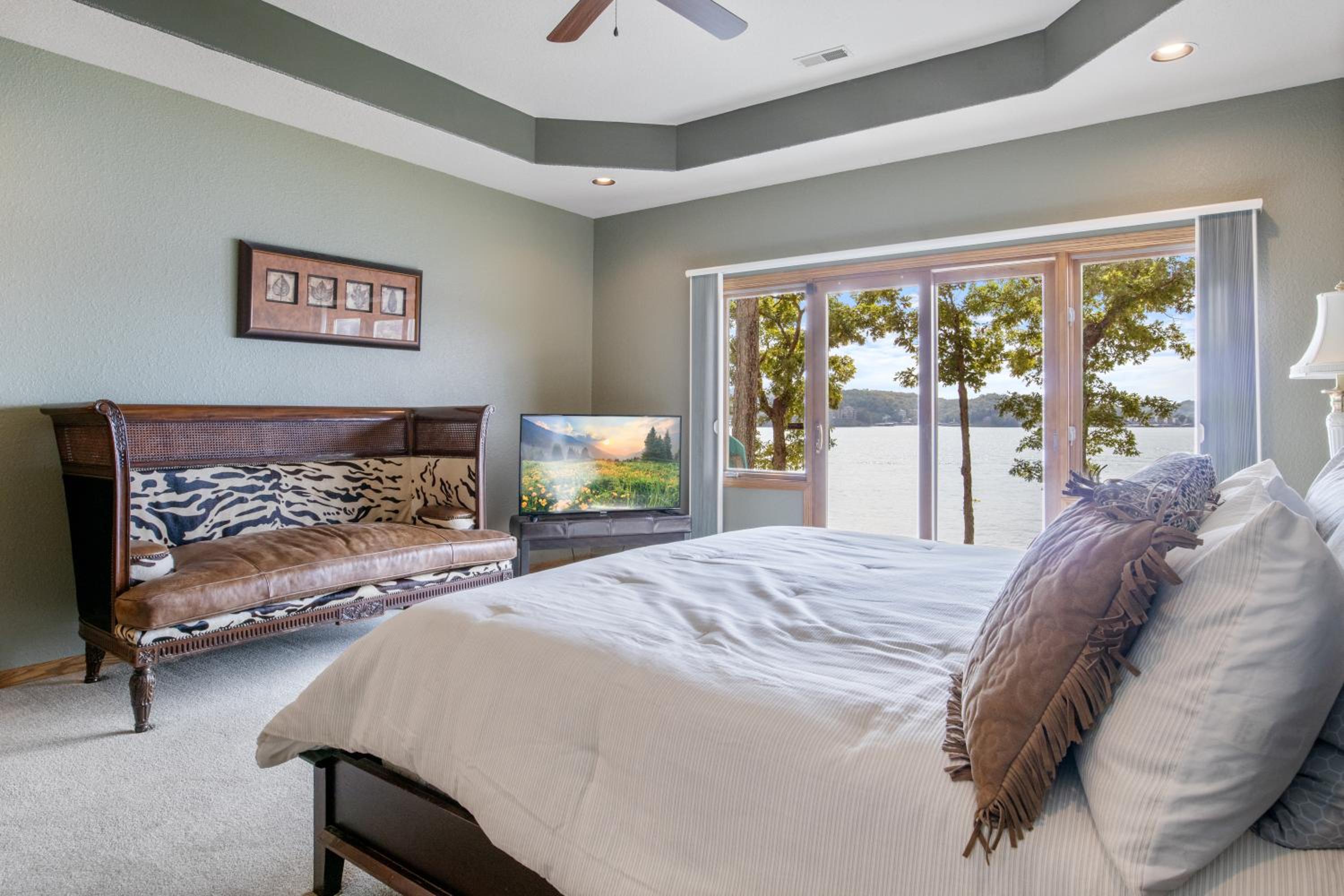 Pet-Friendly Home In The Main Channel w/ Breathtaking Sunsets & Lake Views
