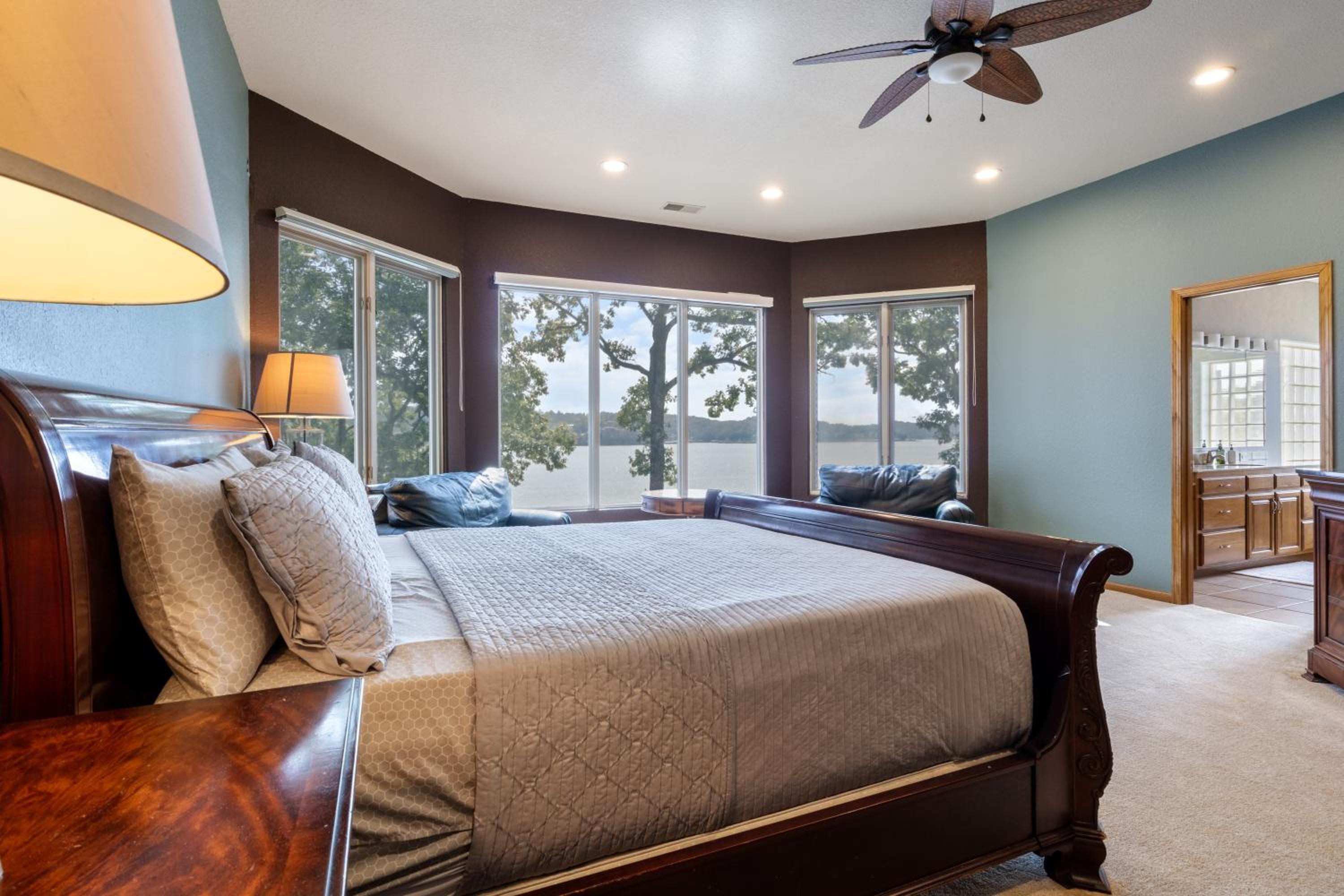 Pet-Friendly Home In The Main Channel w/ Breathtaking Sunsets & Lake Views