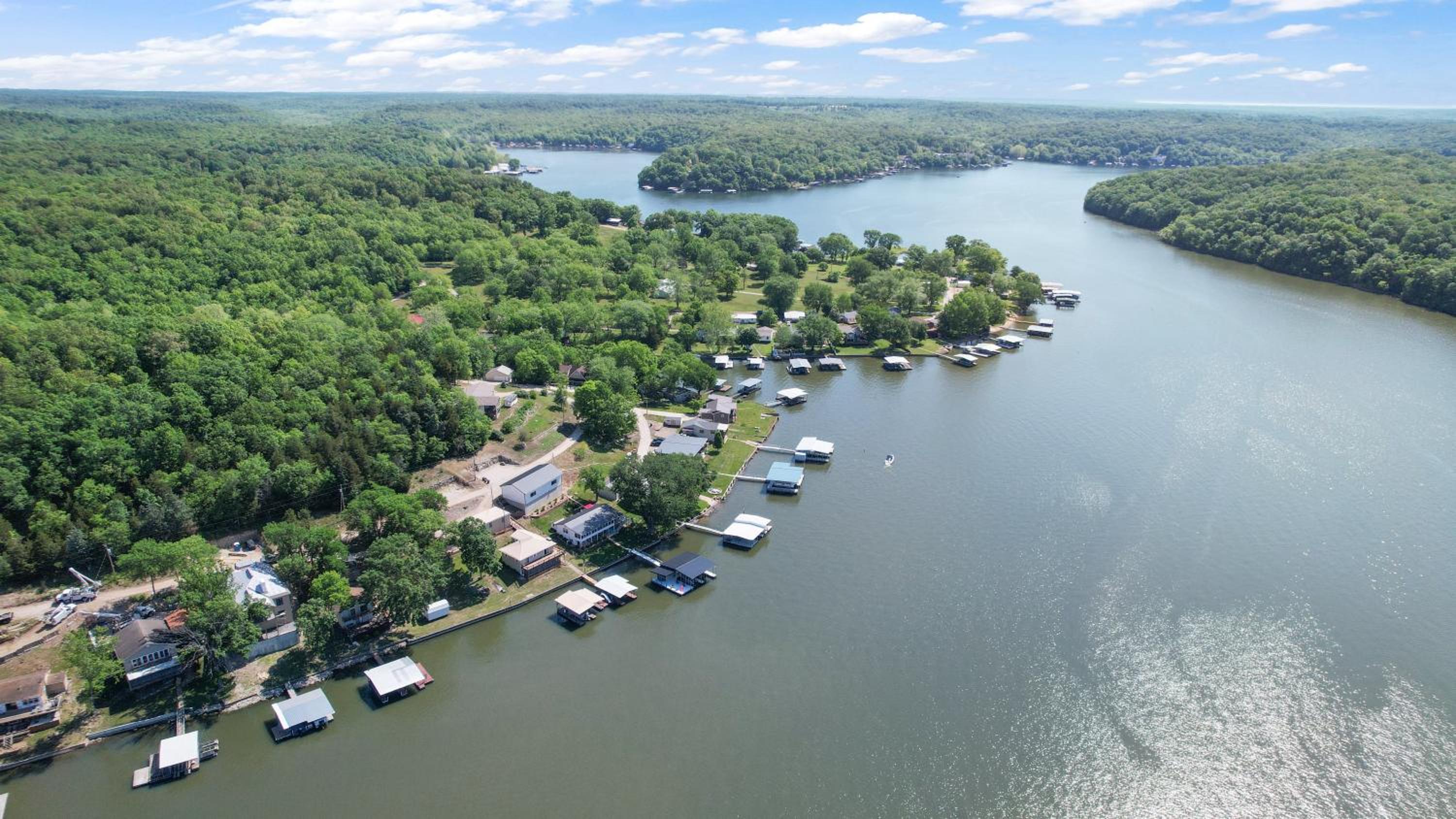 Huge Lakefront Yard, Private Dock - Amazing Views!