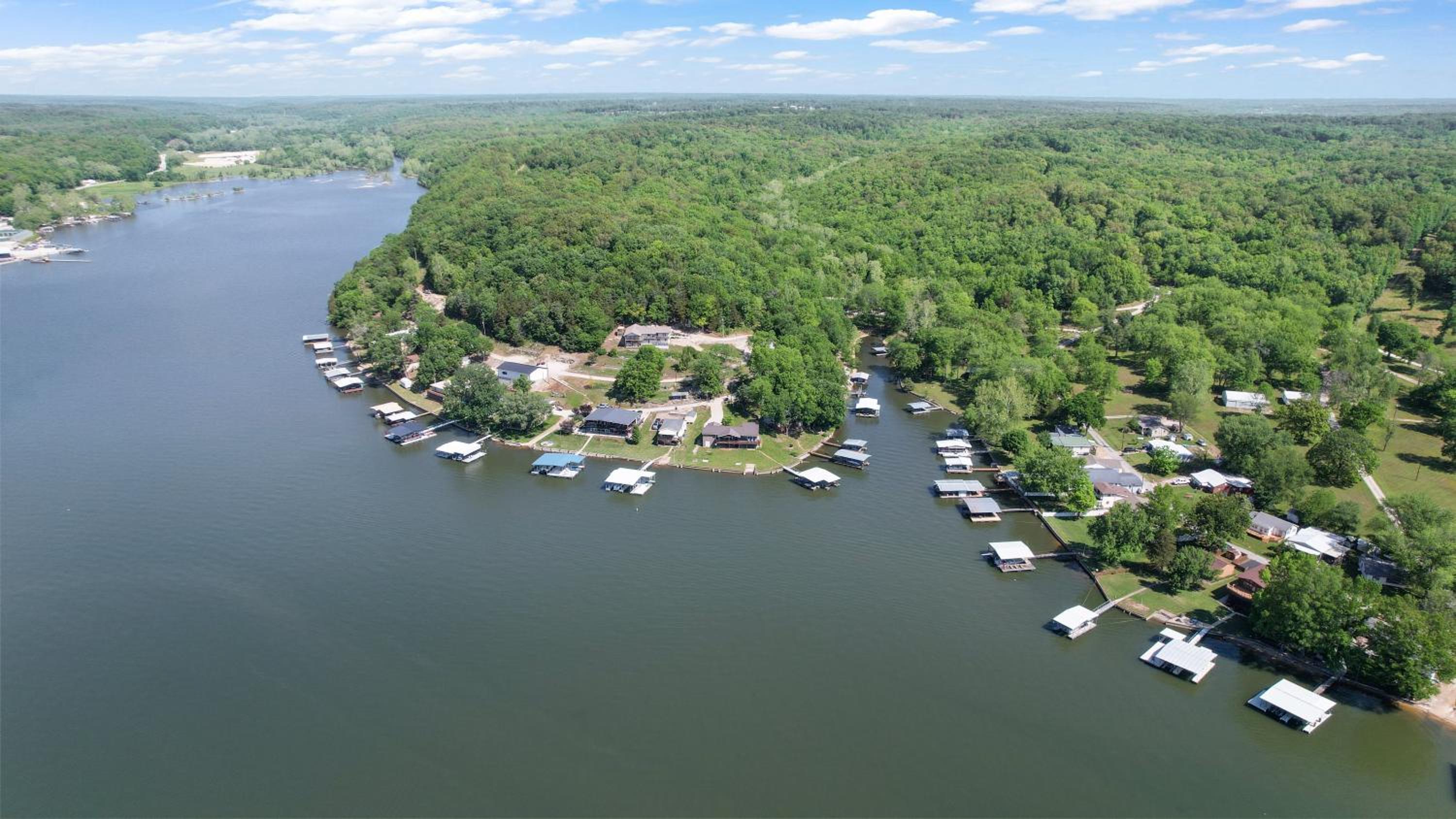 Huge Lakefront Yard, Private Dock - Amazing Views!