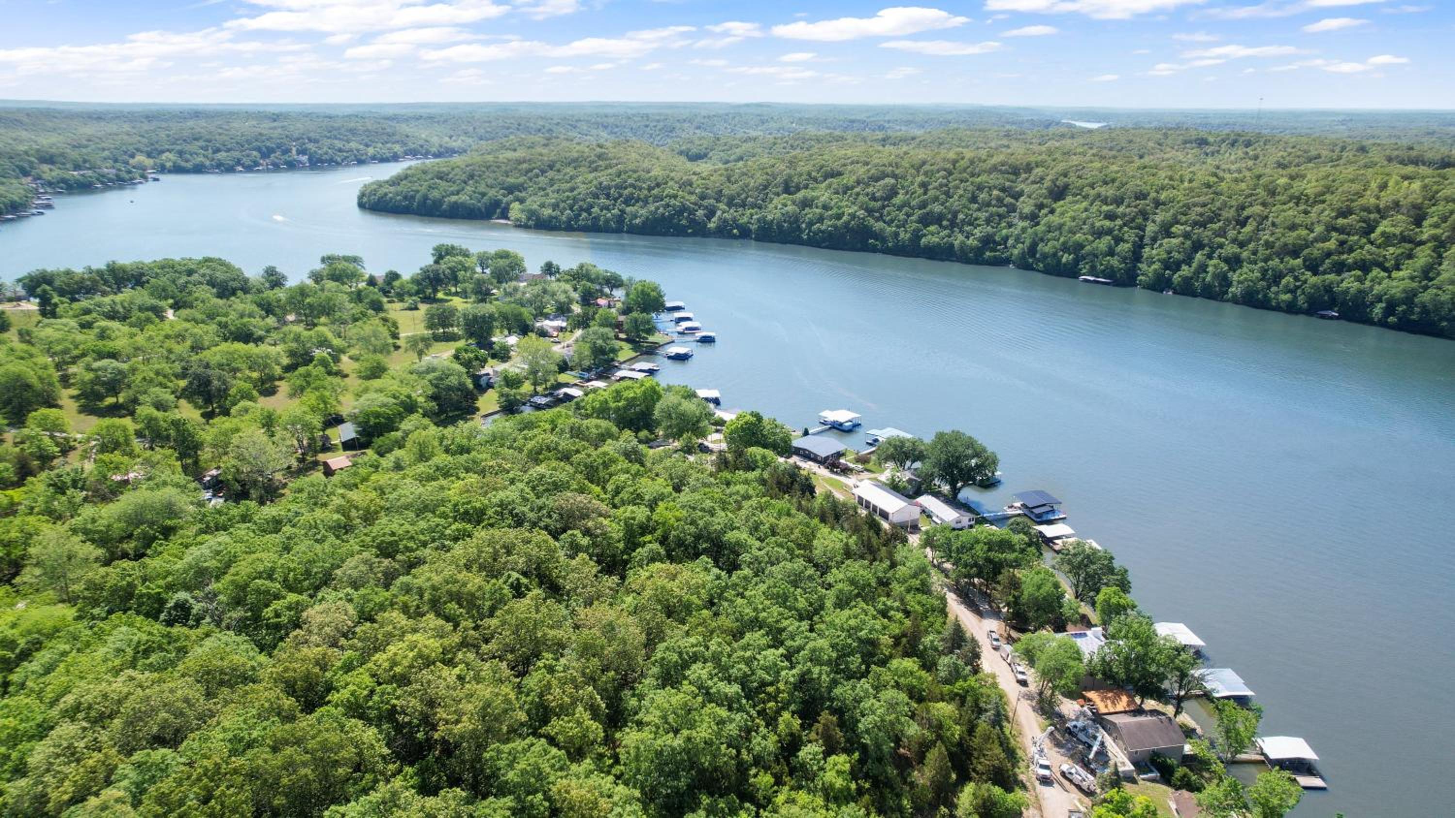 Huge Lakefront Yard, Private Dock - Amazing Views!