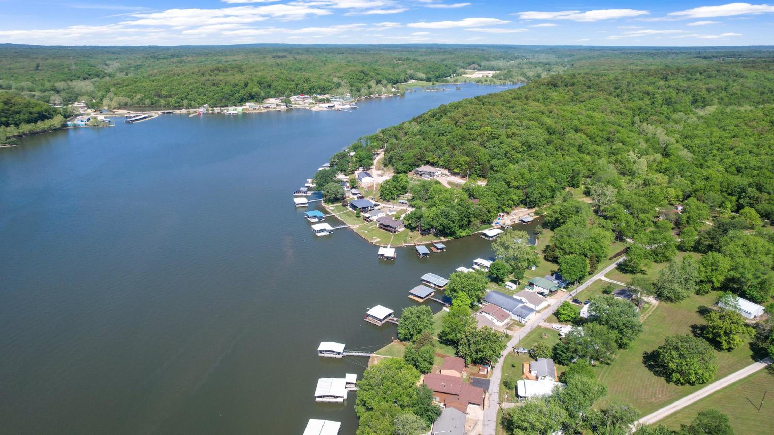 Huge Lakefront Yard, Private Dock - Amazing Views!