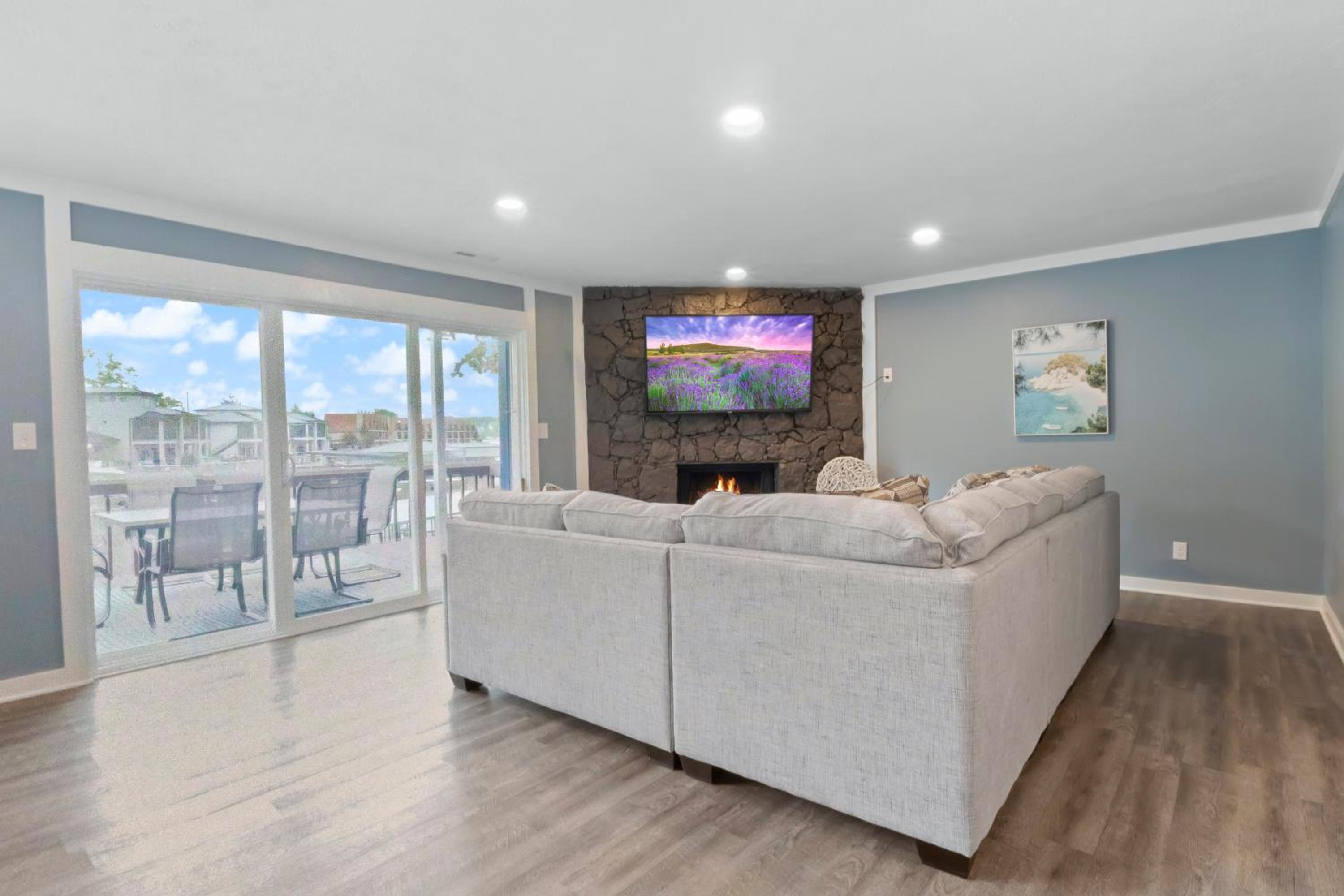 Our Cove Retreat - Perfect for Wave-Free Swimming, Tanning & Prime Location Fun!
