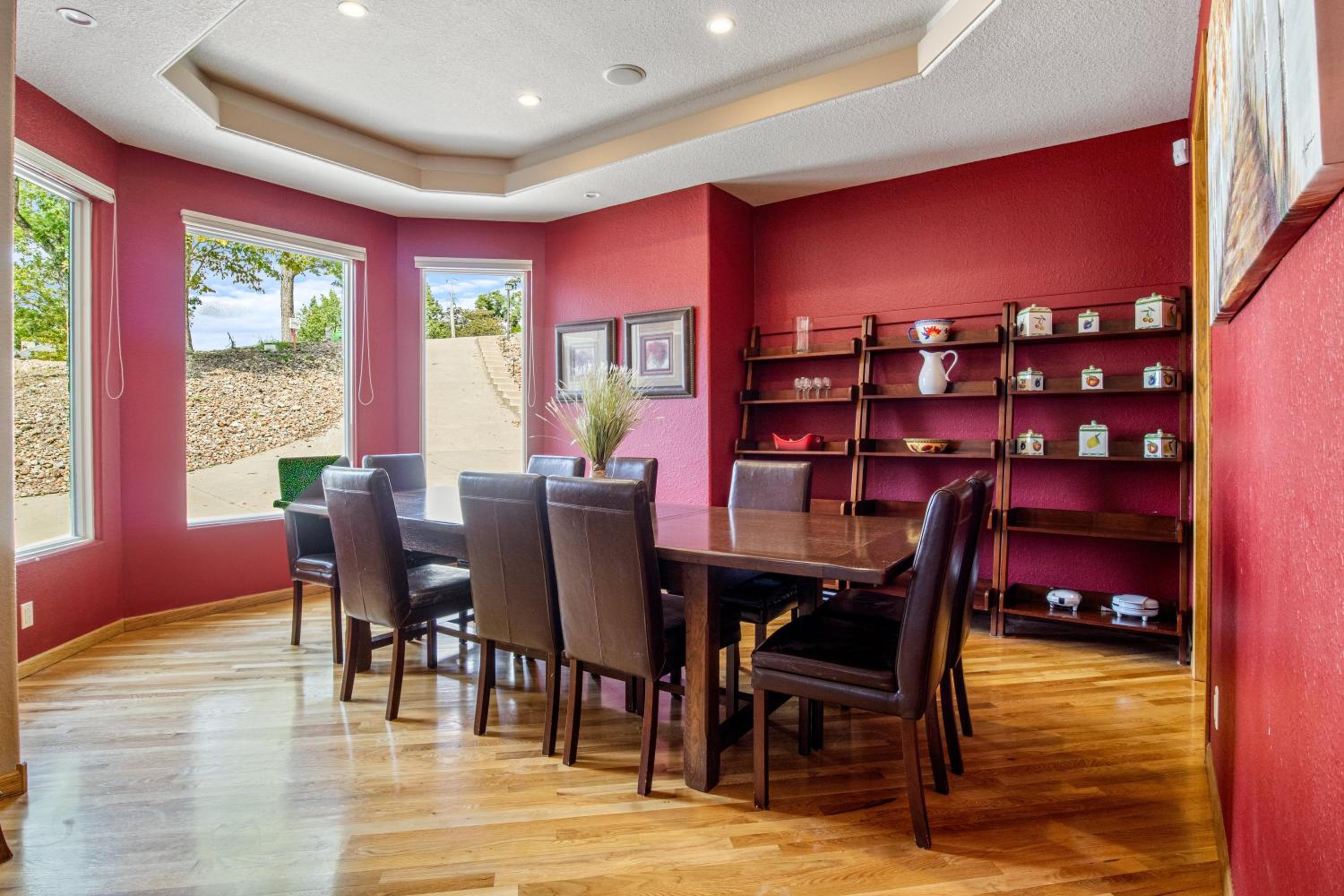 Pet-Friendly Home In The Main Channel w/ Breathtaking Sunsets & Lake Views