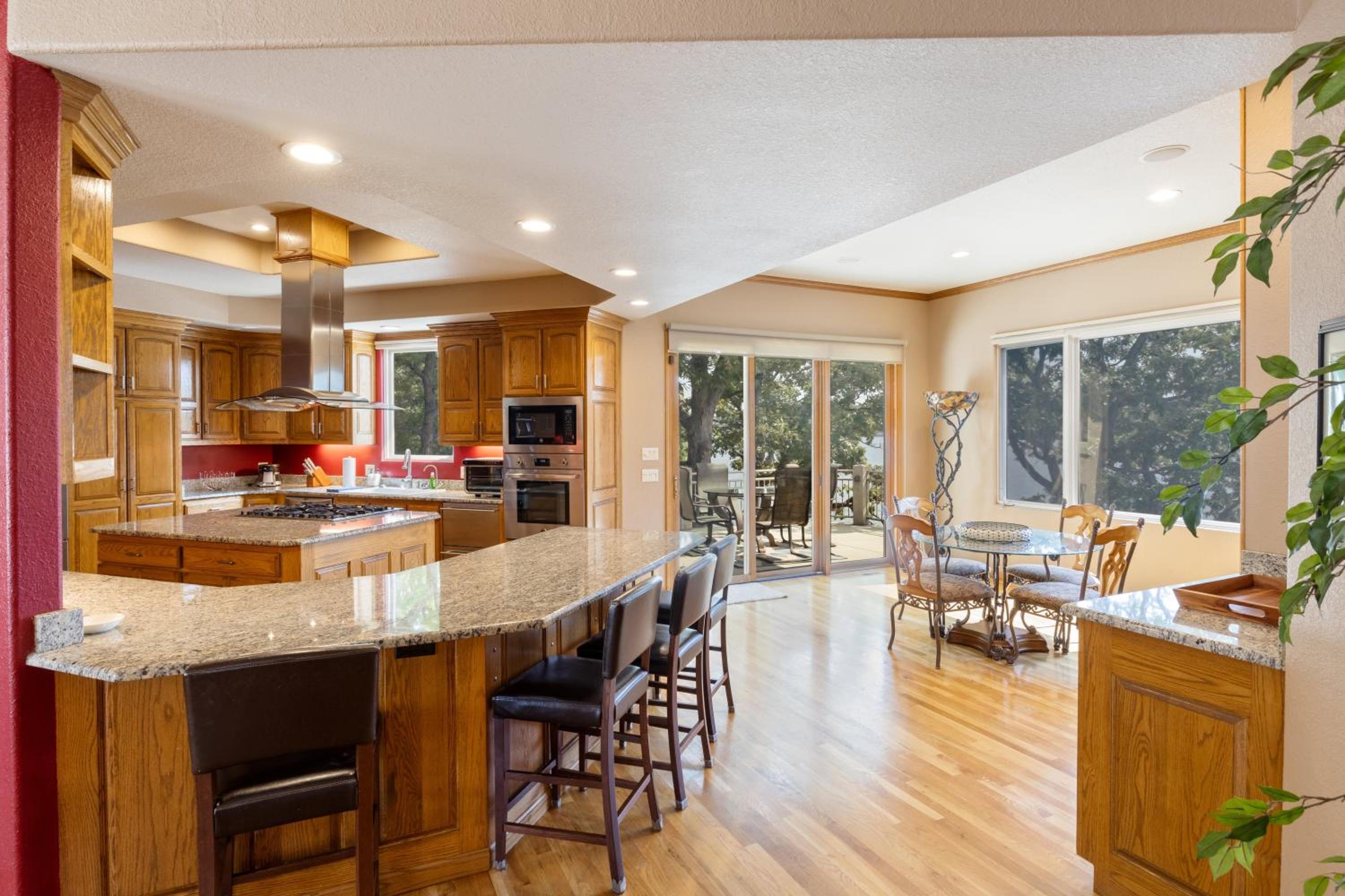 Pet-Friendly Home In The Main Channel w/ Breathtaking Sunsets & Lake Views