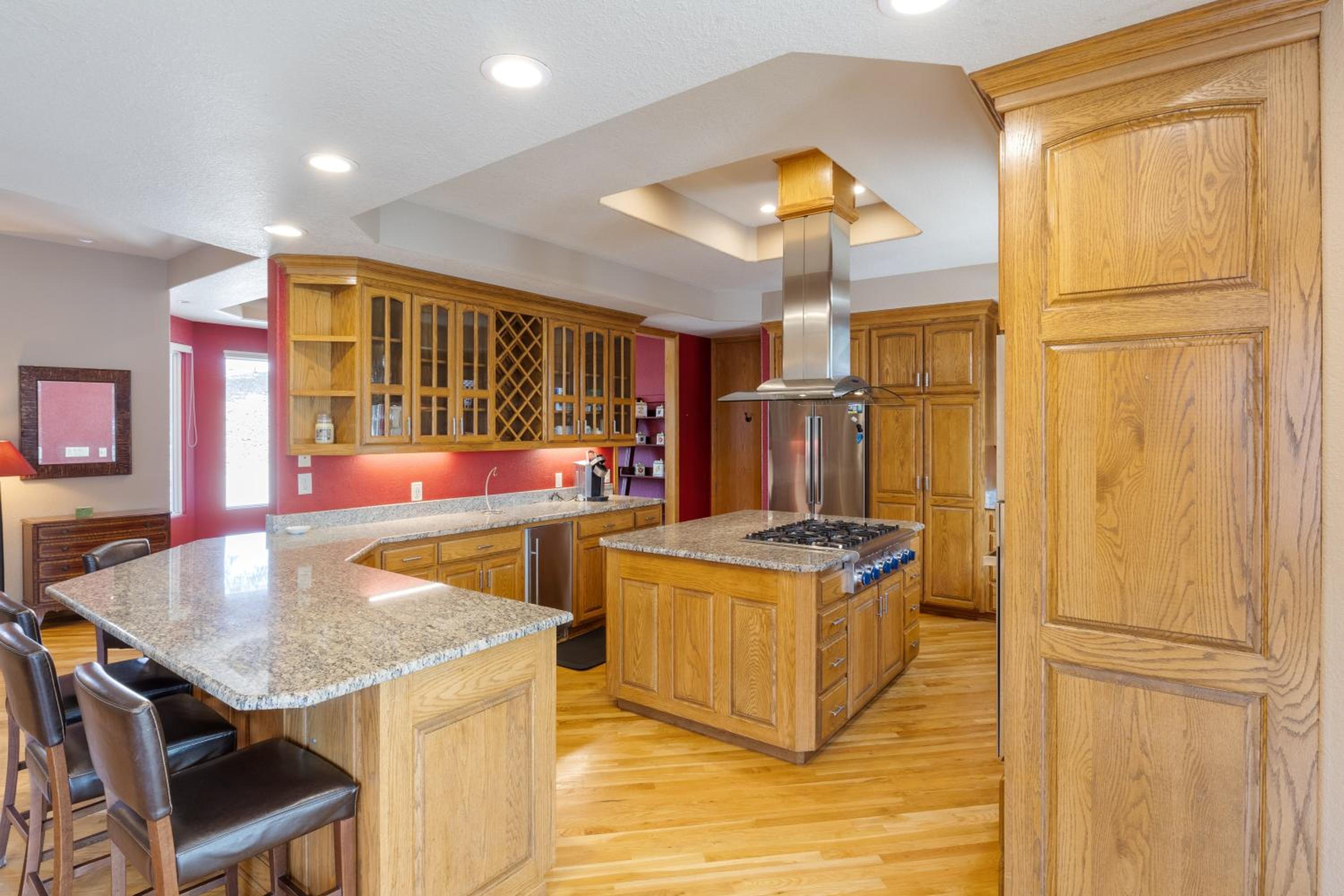 Pet-Friendly Home In The Main Channel w/ Breathtaking Sunsets & Lake Views