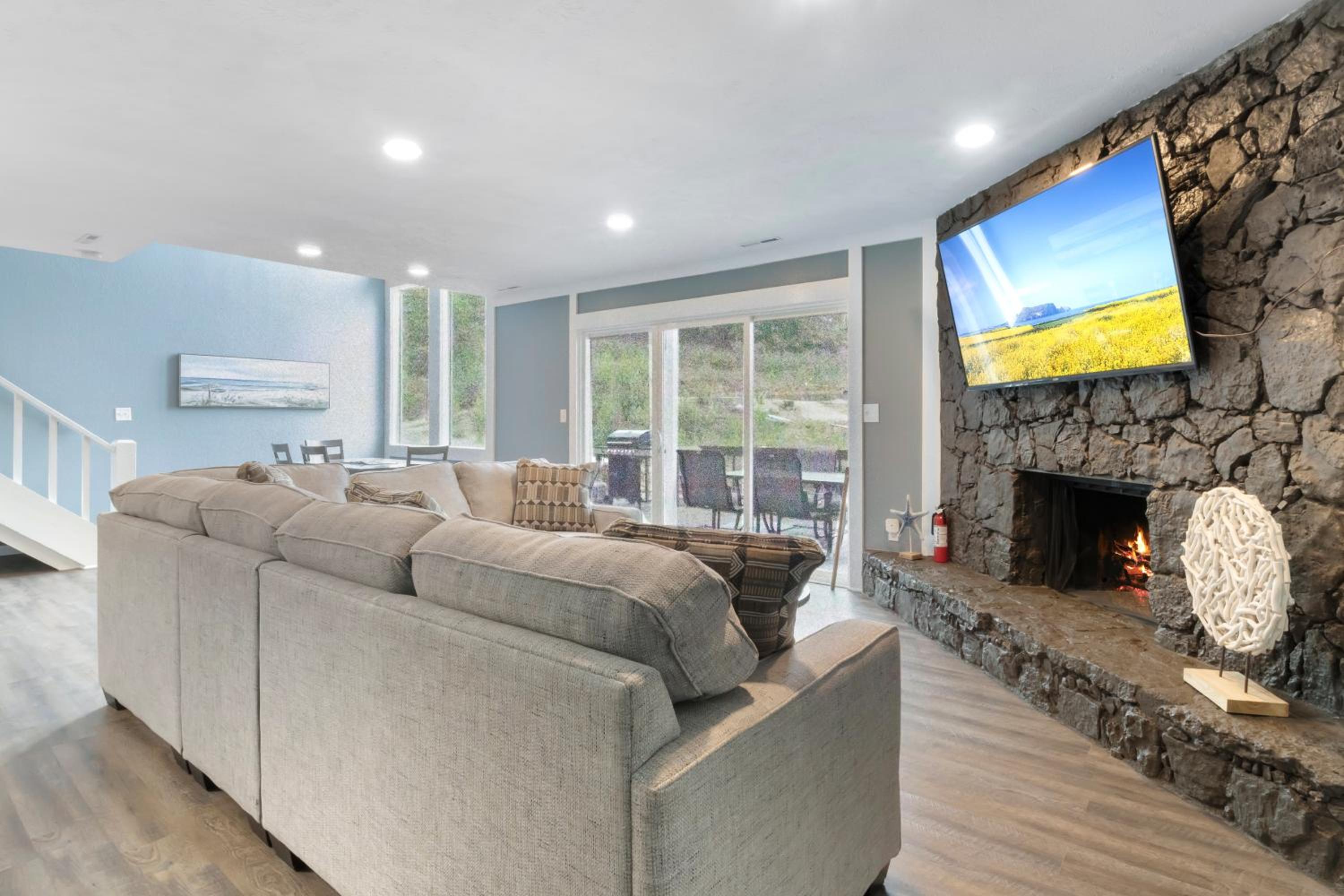 Our Cove Retreat - Perfect for Wave-Free Swimming, Tanning & Prime Location Fun!