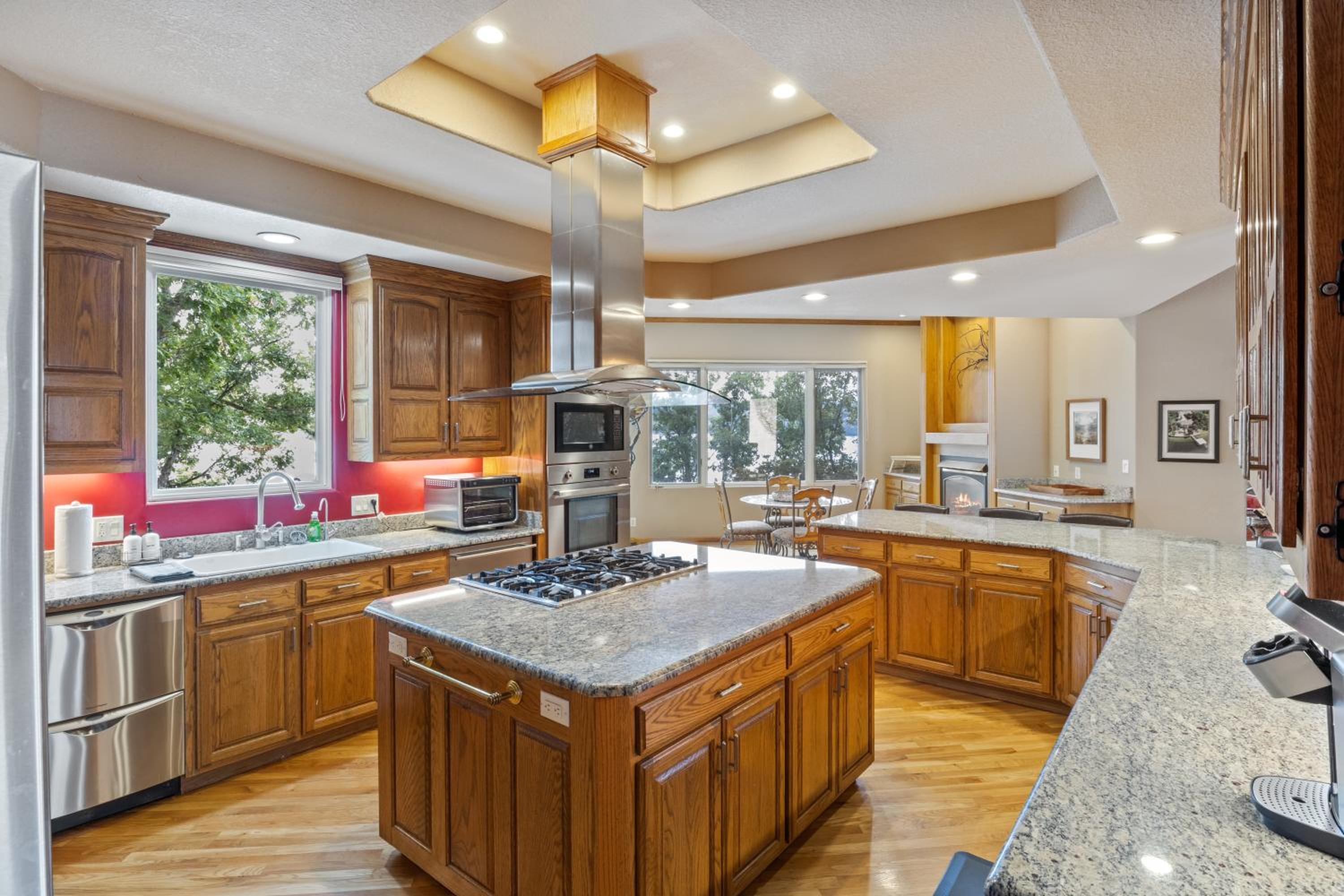 Pet-Friendly Home In The Main Channel w/ Breathtaking Sunsets & Lake Views