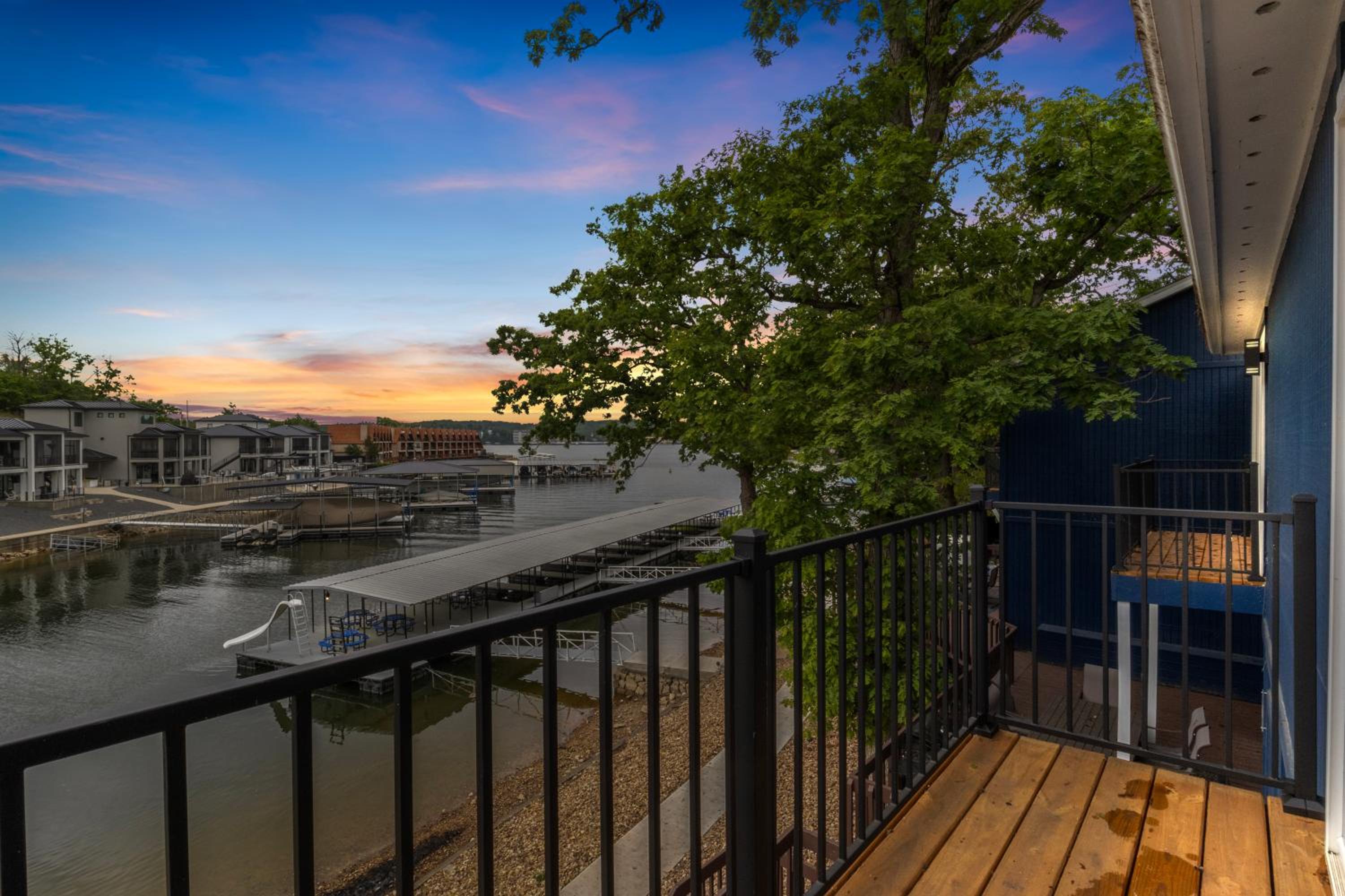 Our Cove Retreat - Perfect for Wave-Free Swimming, Tanning & Prime Location Fun!